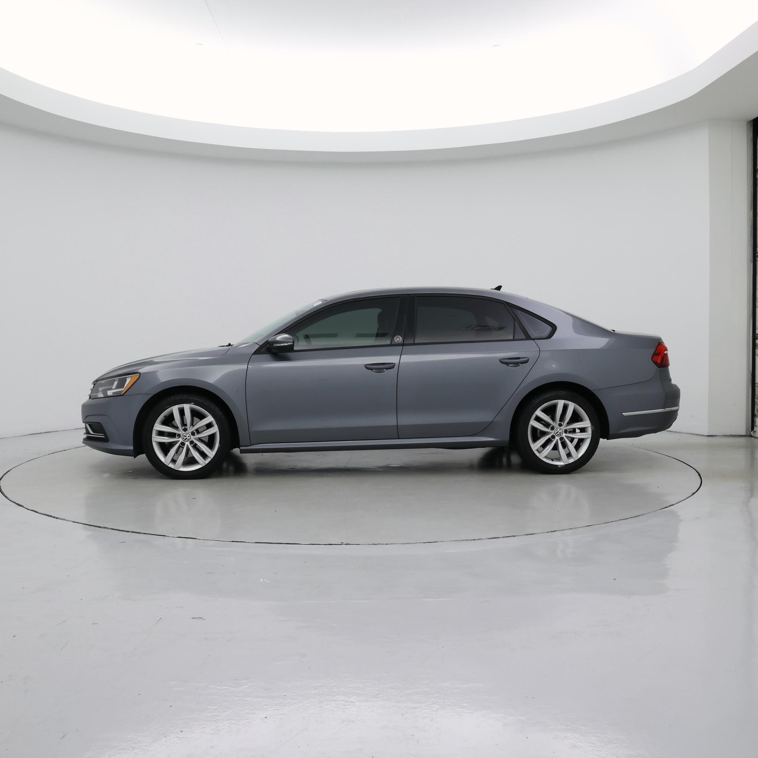 Thumbnail: 2019 Volkswagen Passat - 3