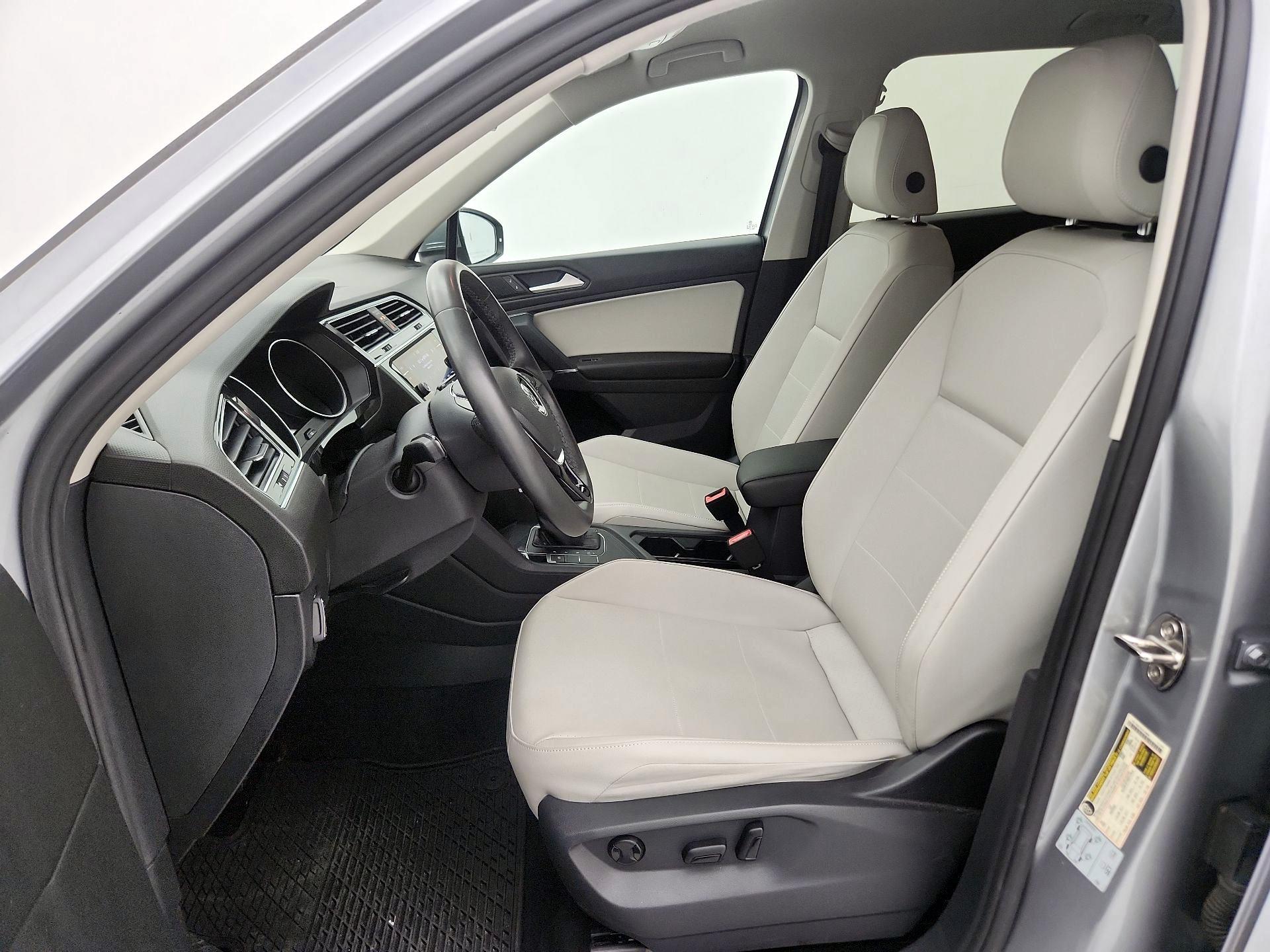 Thumbnail: 2020 Volkswagen Tiguan - 11