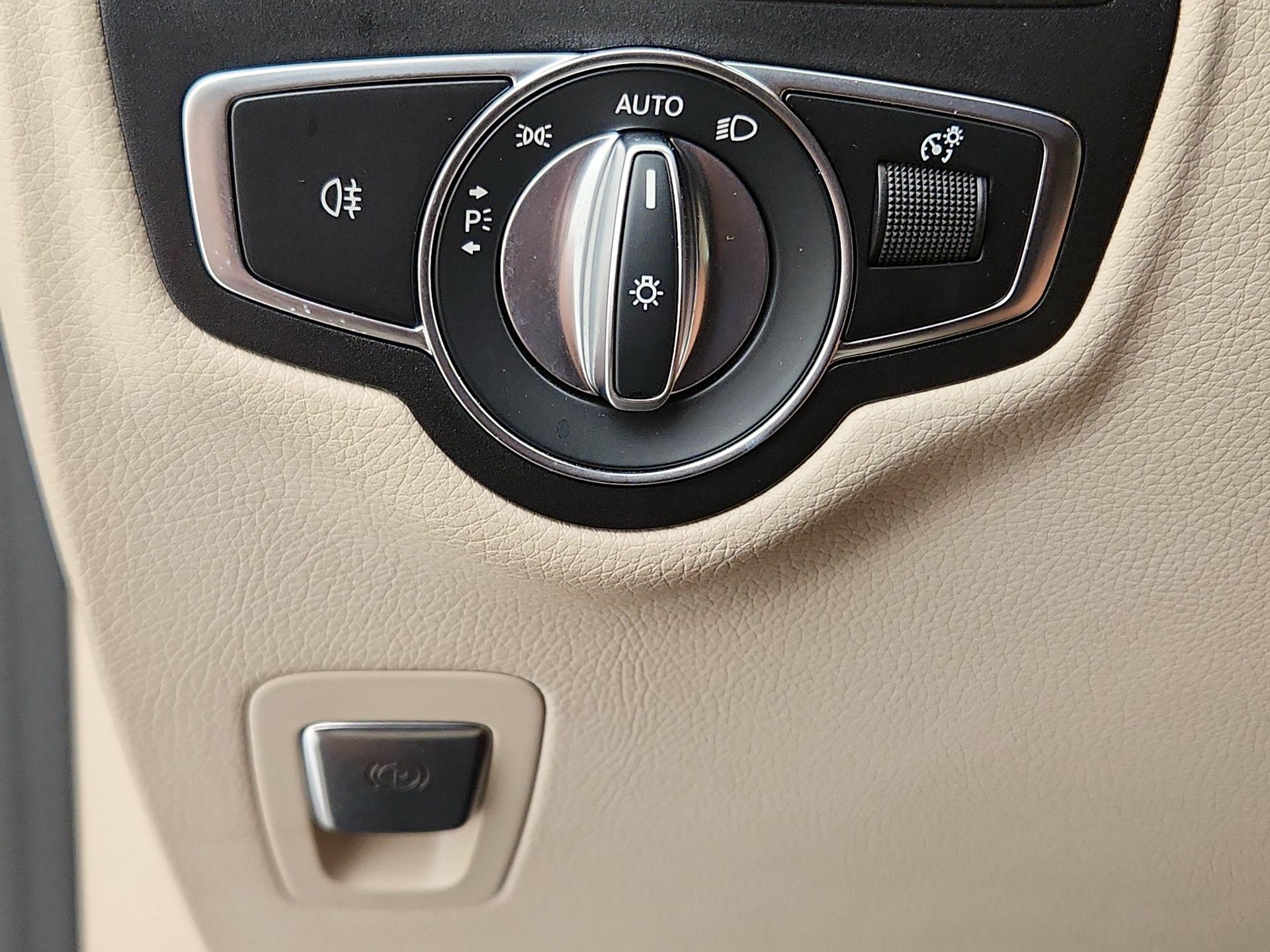 Thumbnail: 2022 Mercedes-Benz GLC - 13