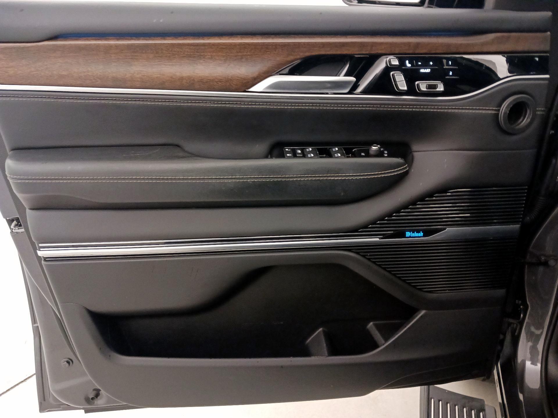 Thumbnail: 2022 Jeep Grand Wagoneer - 12