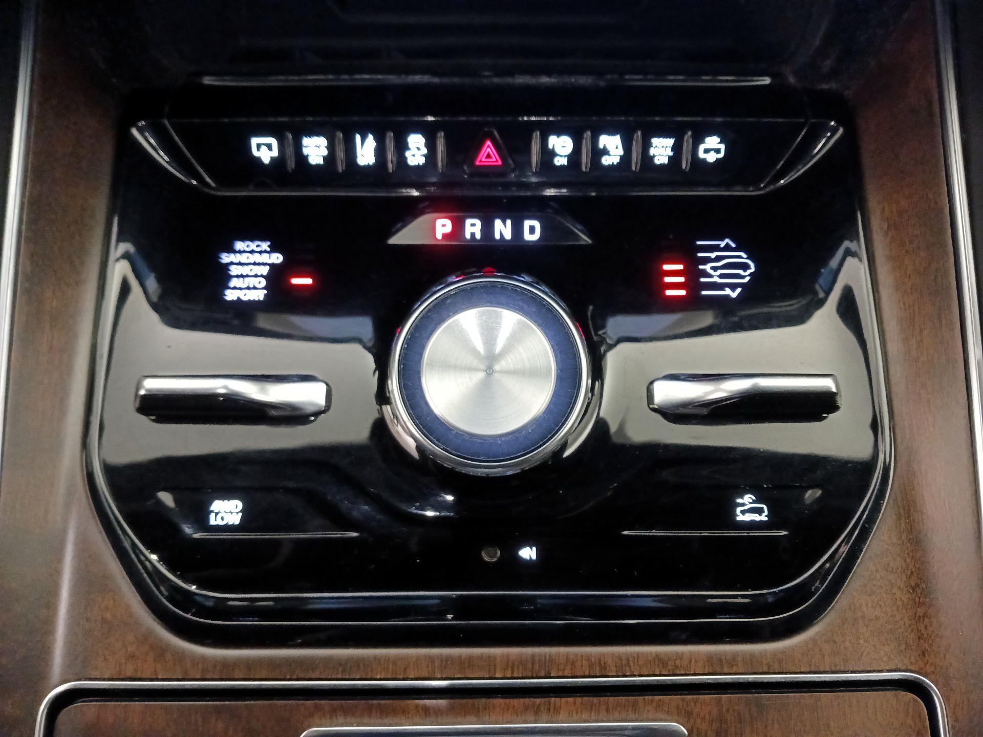 Thumbnail: 2022 Jeep Grand Wagoneer - 18