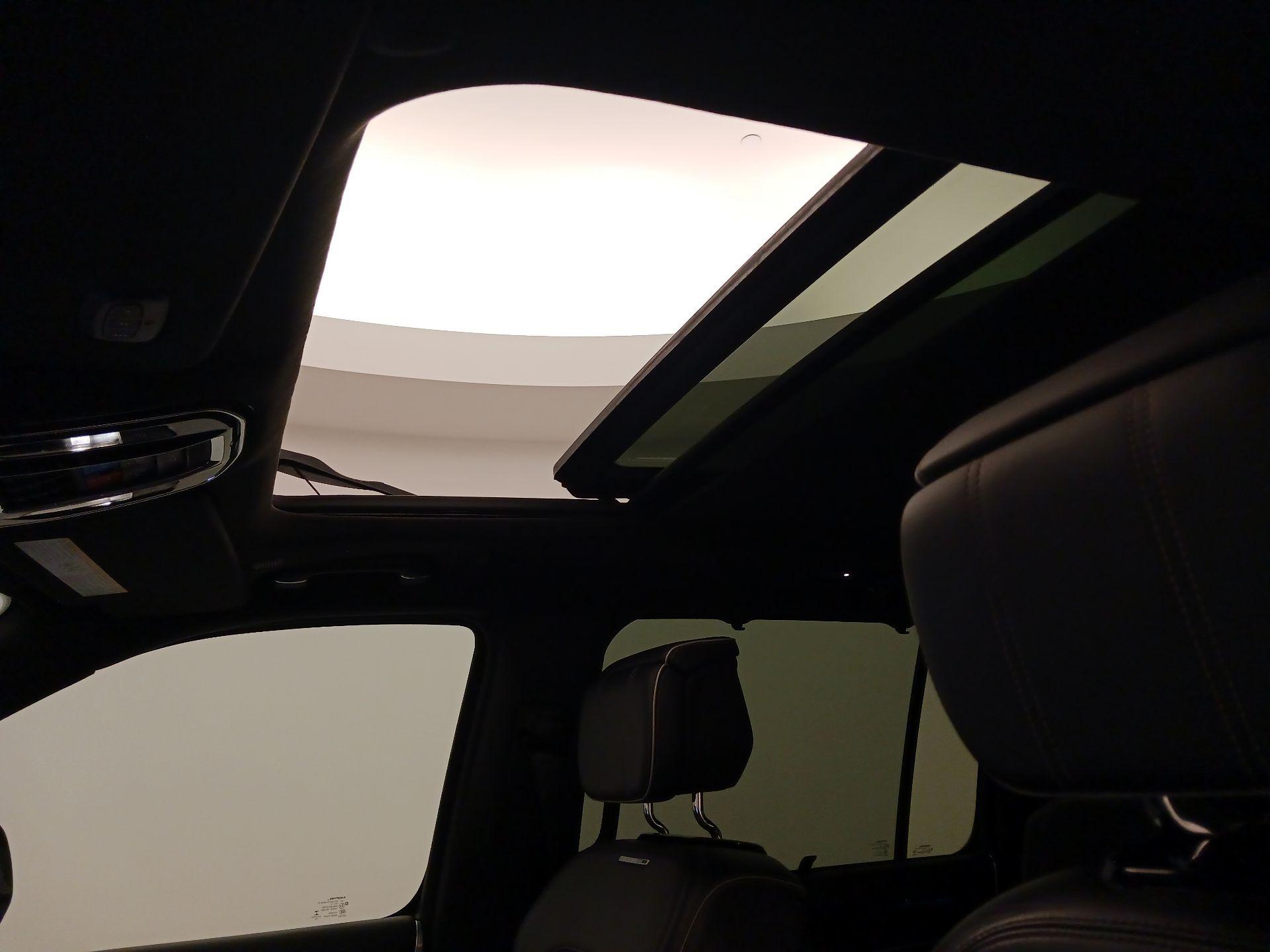 Thumbnail: 2022 Jeep Grand Wagoneer - 20