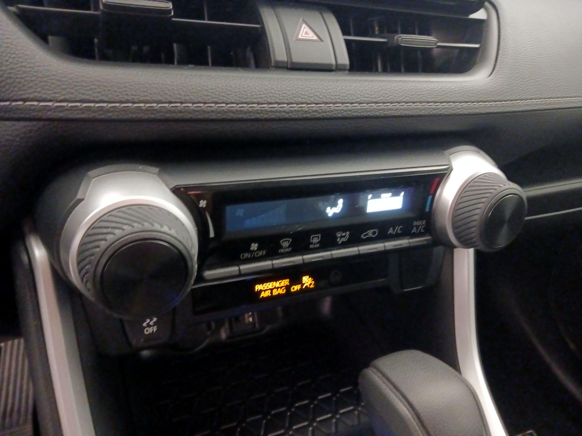 Thumbnail: 2019 Toyota RAV4 - 16