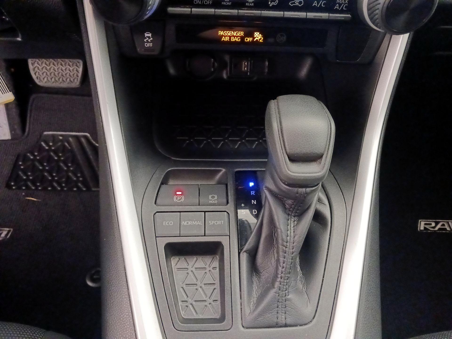 Thumbnail: 2019 Toyota RAV4 - 17