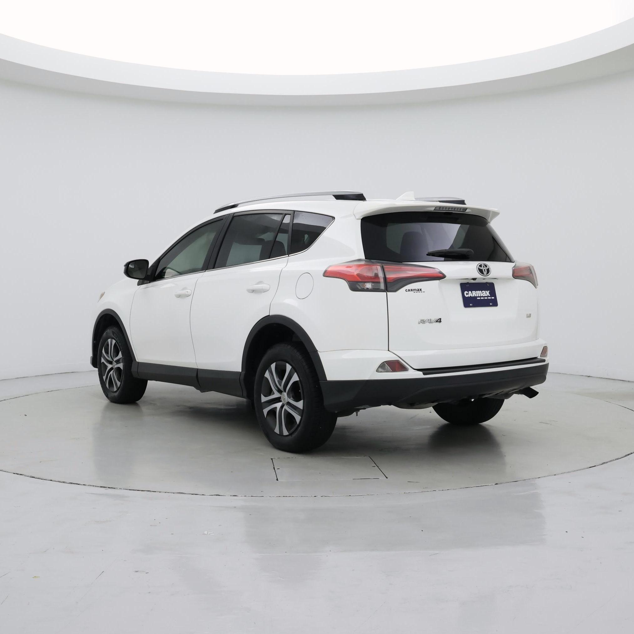 Thumbnail: 2018 Toyota RAV4 - 2