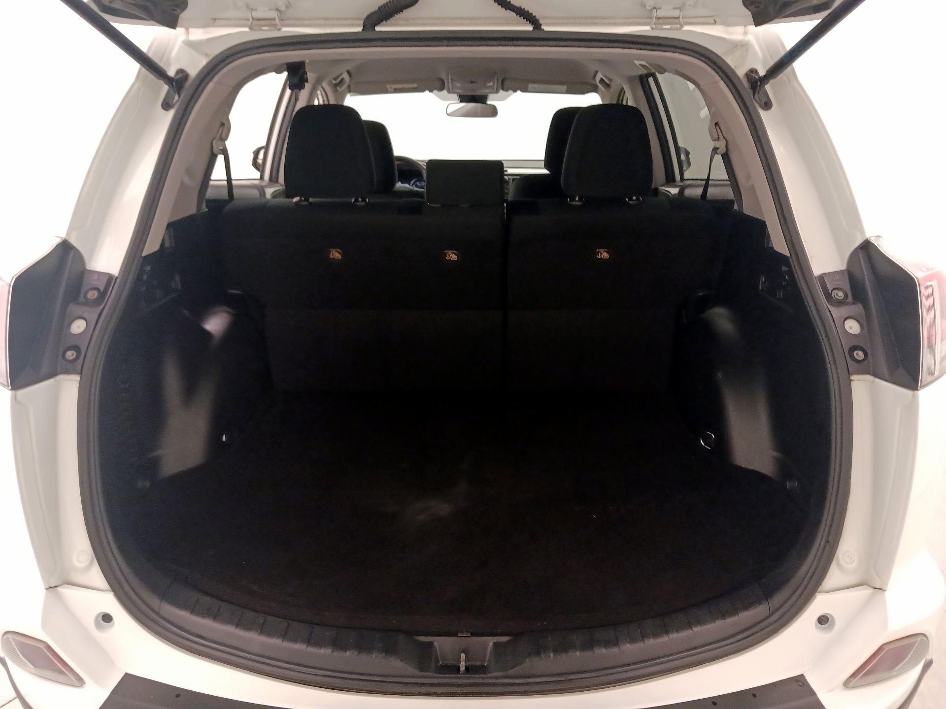 Thumbnail: 2018 Toyota RAV4 - 20