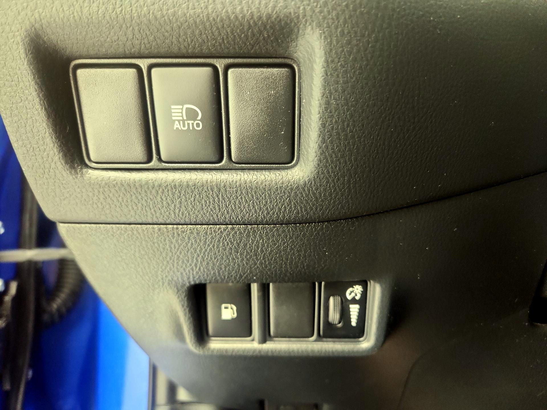 Thumbnail: 2022 Toyota C-HR - 13