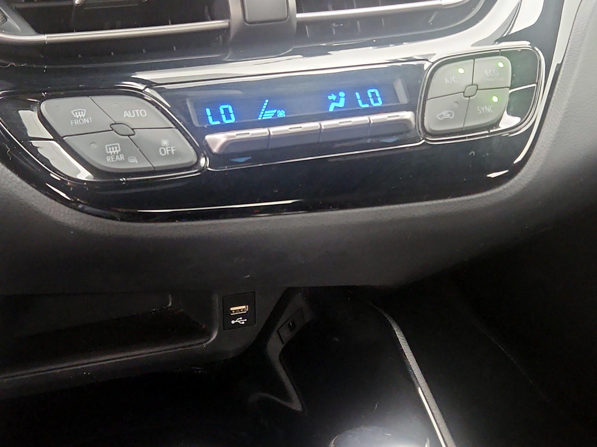 Thumbnail: 2022 Toyota C-HR - 16