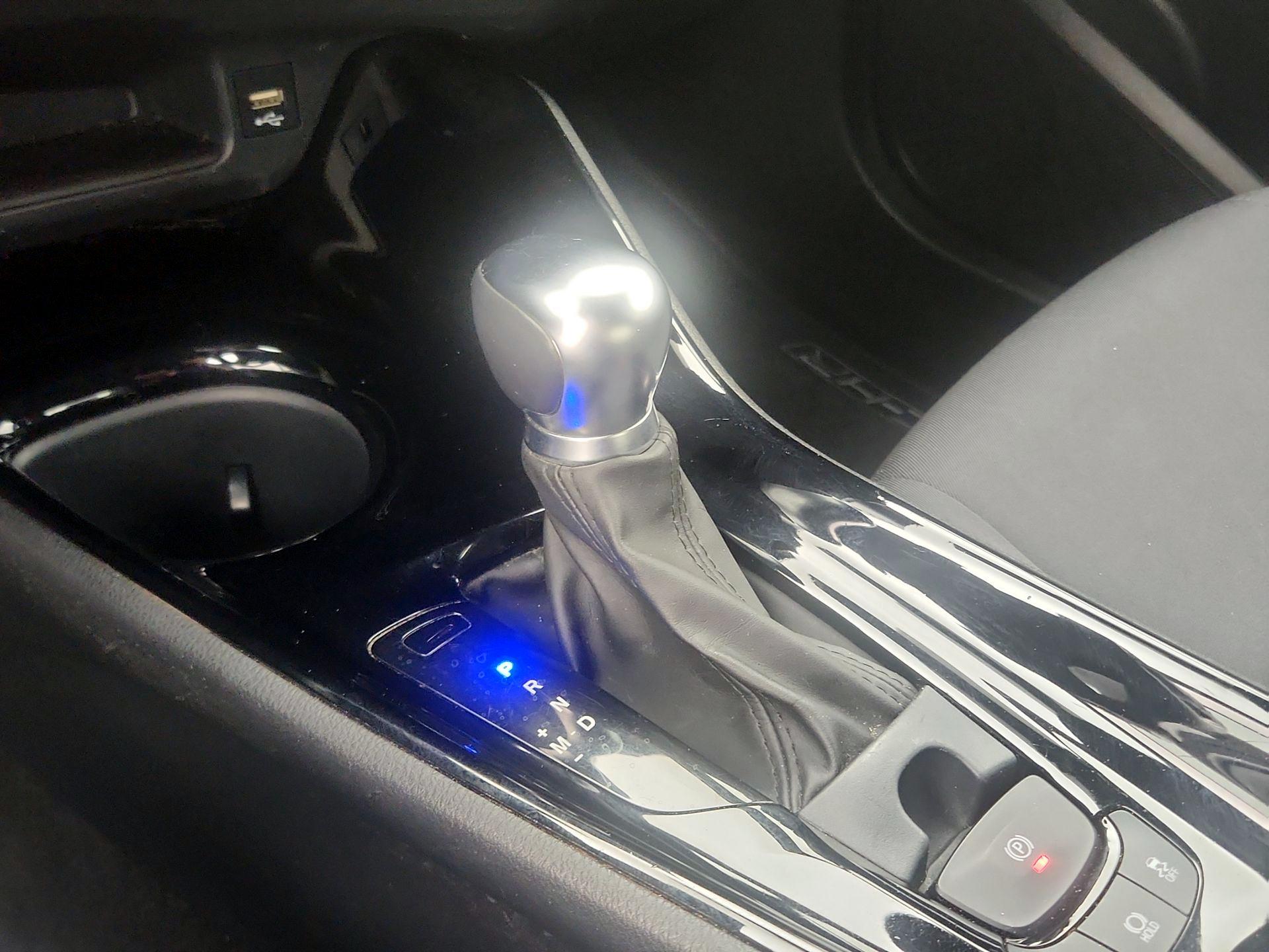 Thumbnail: 2022 Toyota C-HR - 17