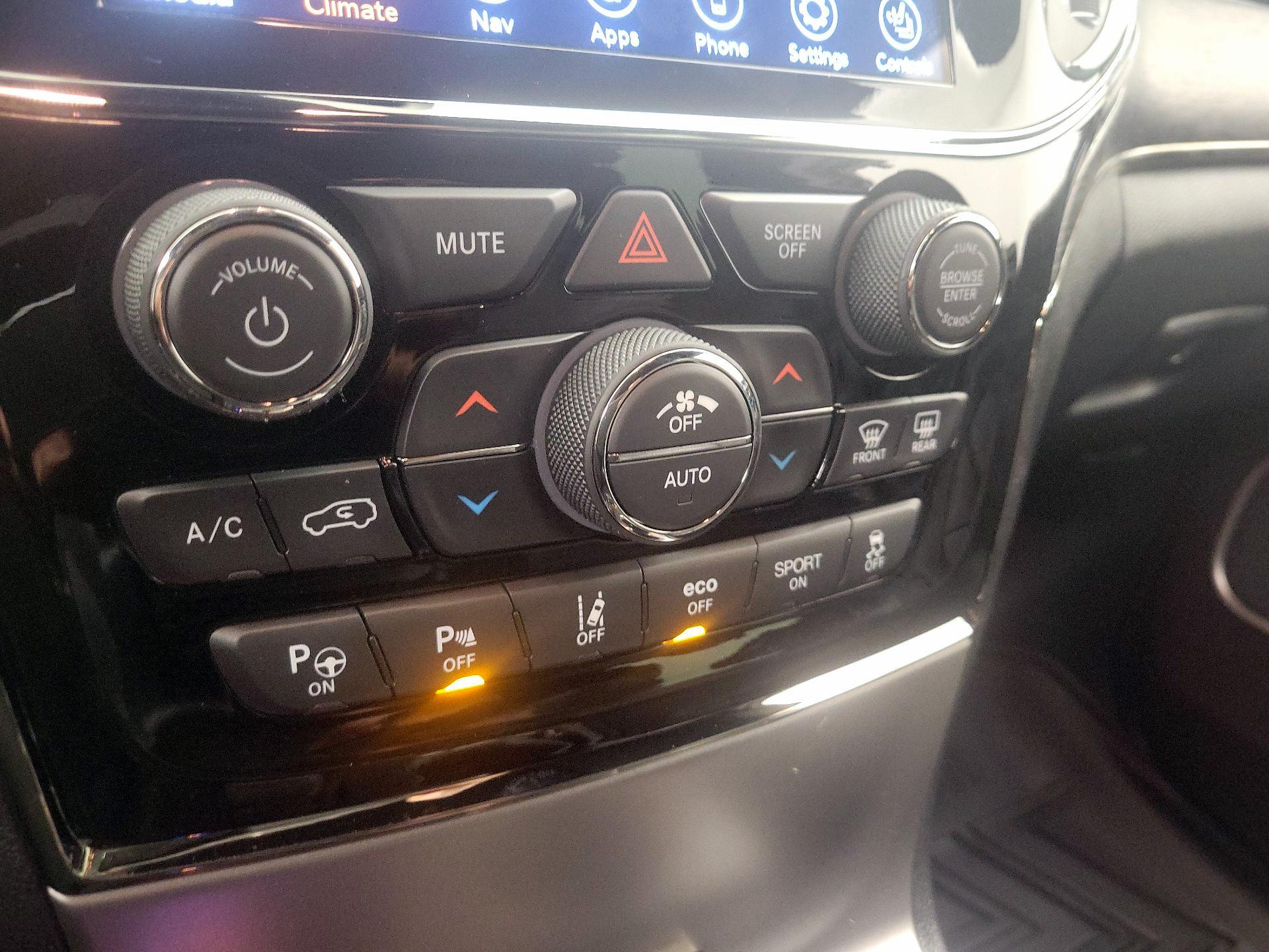 Thumbnail: 2020 Jeep Grand Cherokee - 17