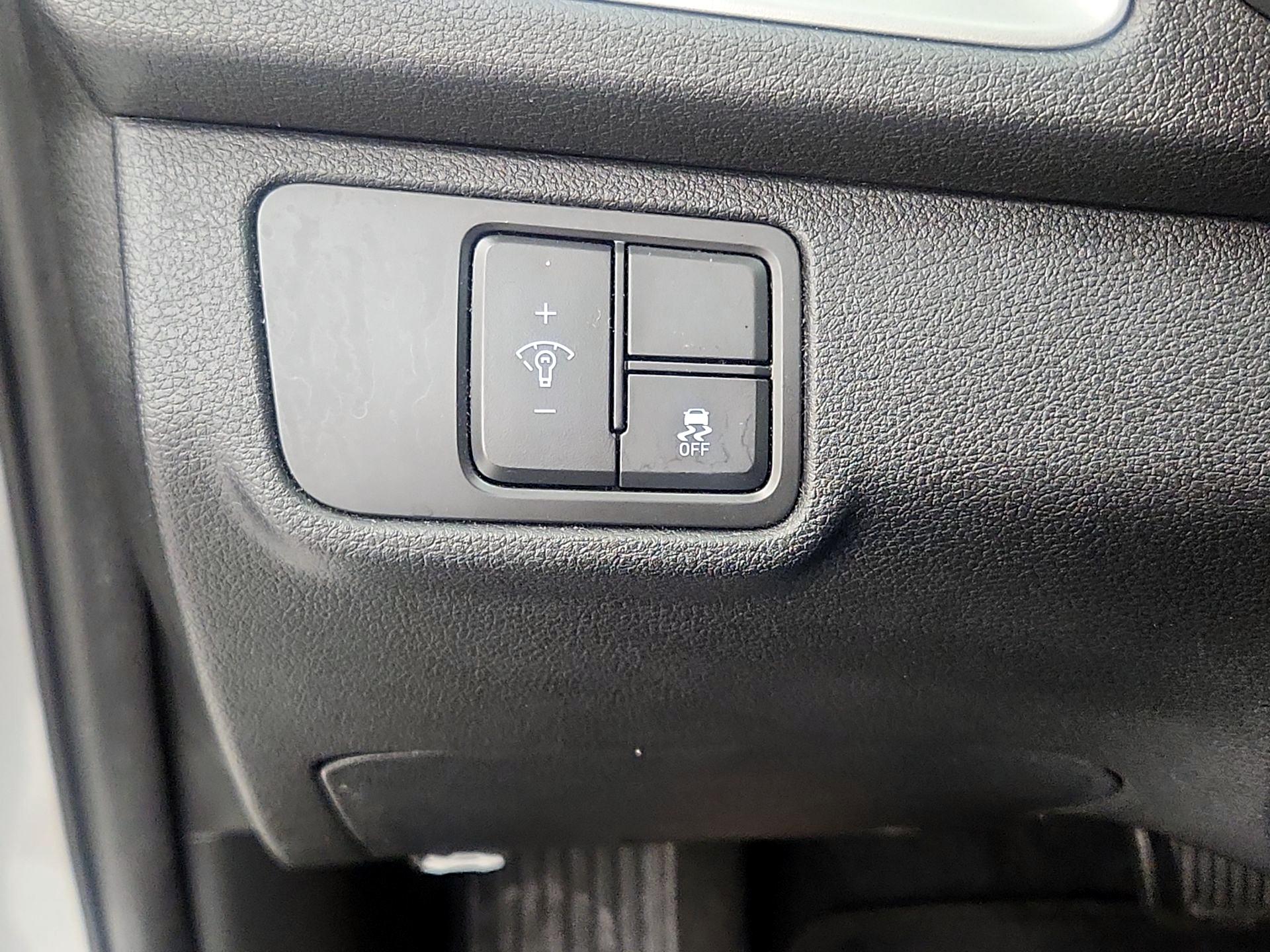 Thumbnail: 2020 Hyundai Accent - 13