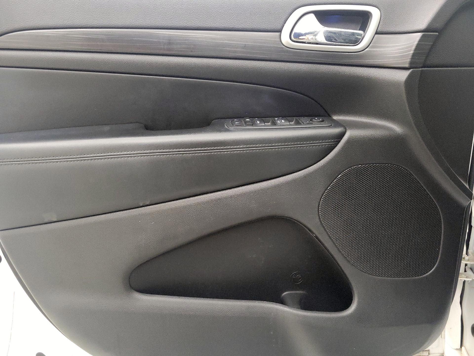 Thumbnail: 2019 Jeep Grand Cherokee - 12