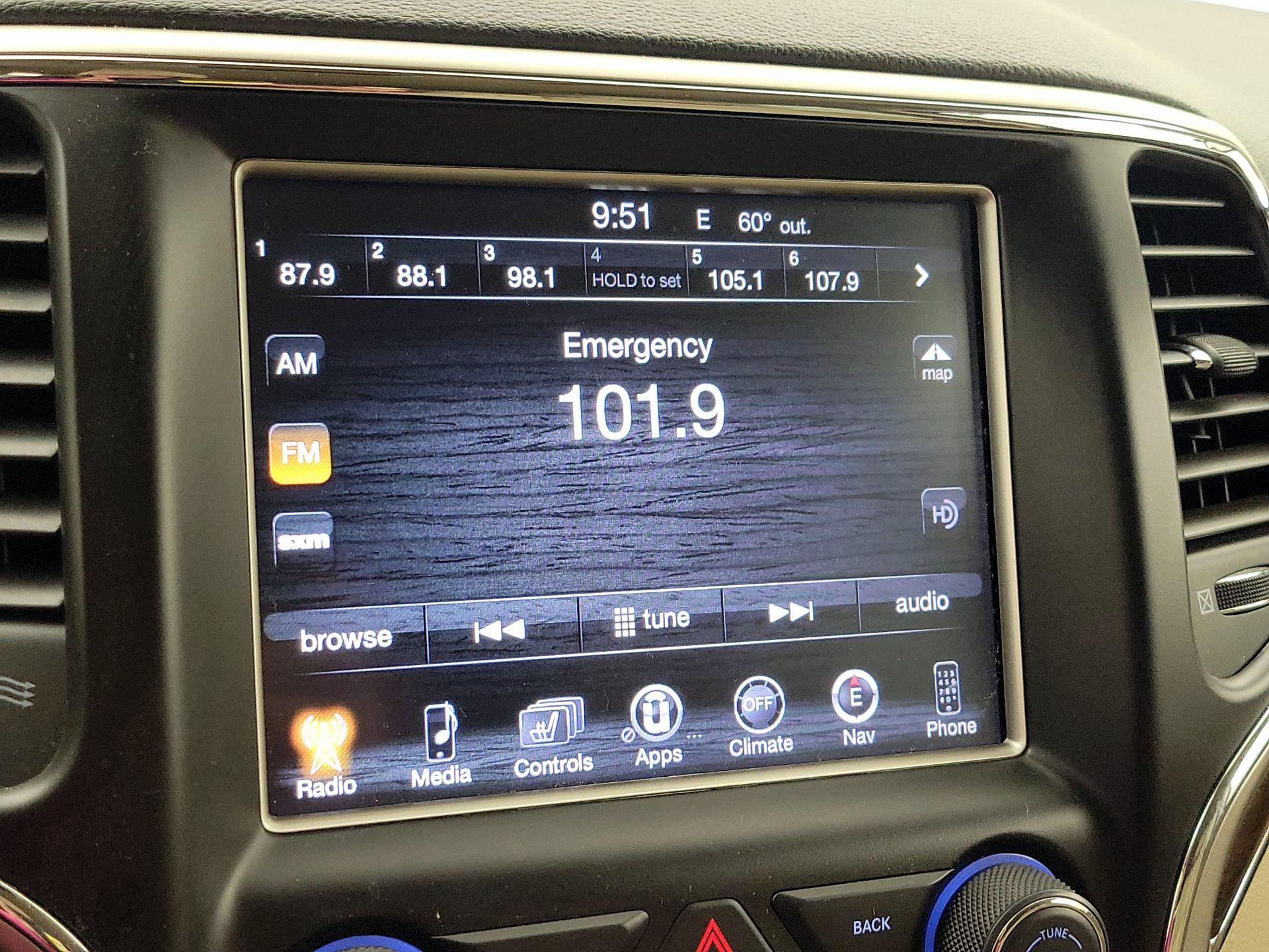 Thumbnail: 2015 Jeep Grand Cherokee - 16