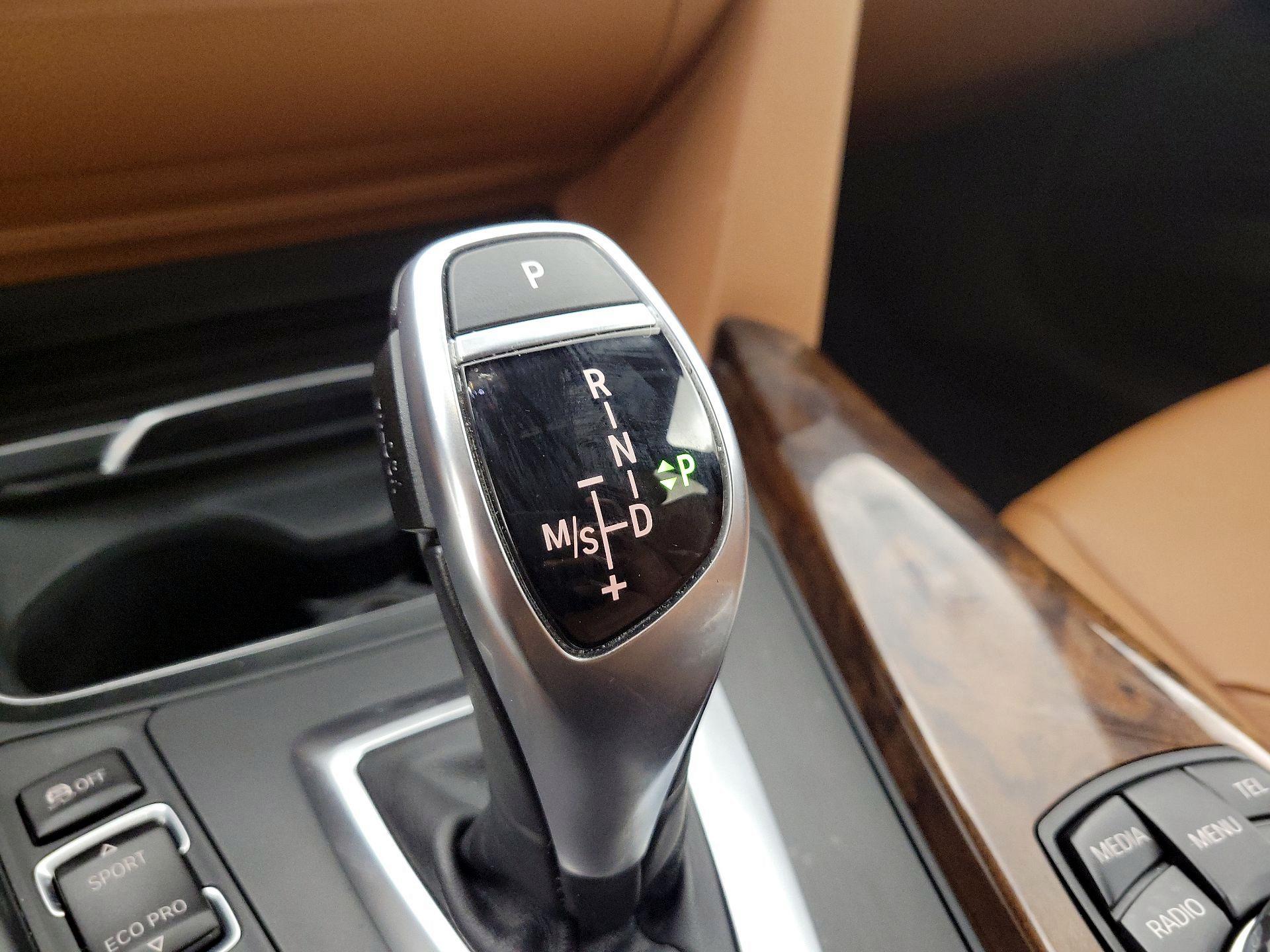 Thumbnail: 2016 BMW 3 Series - 18