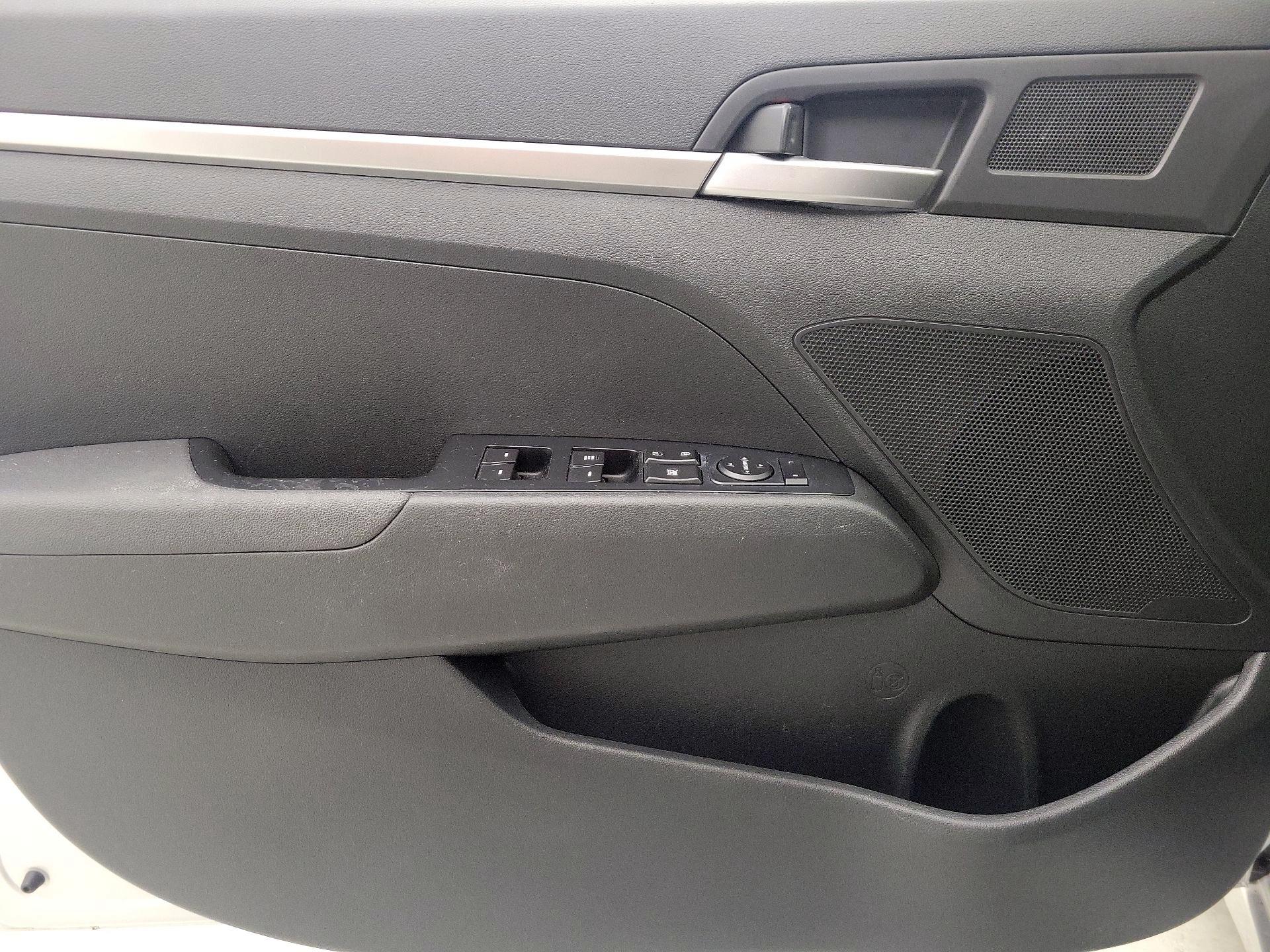 Thumbnail: 2019 Hyundai Elantra - 12