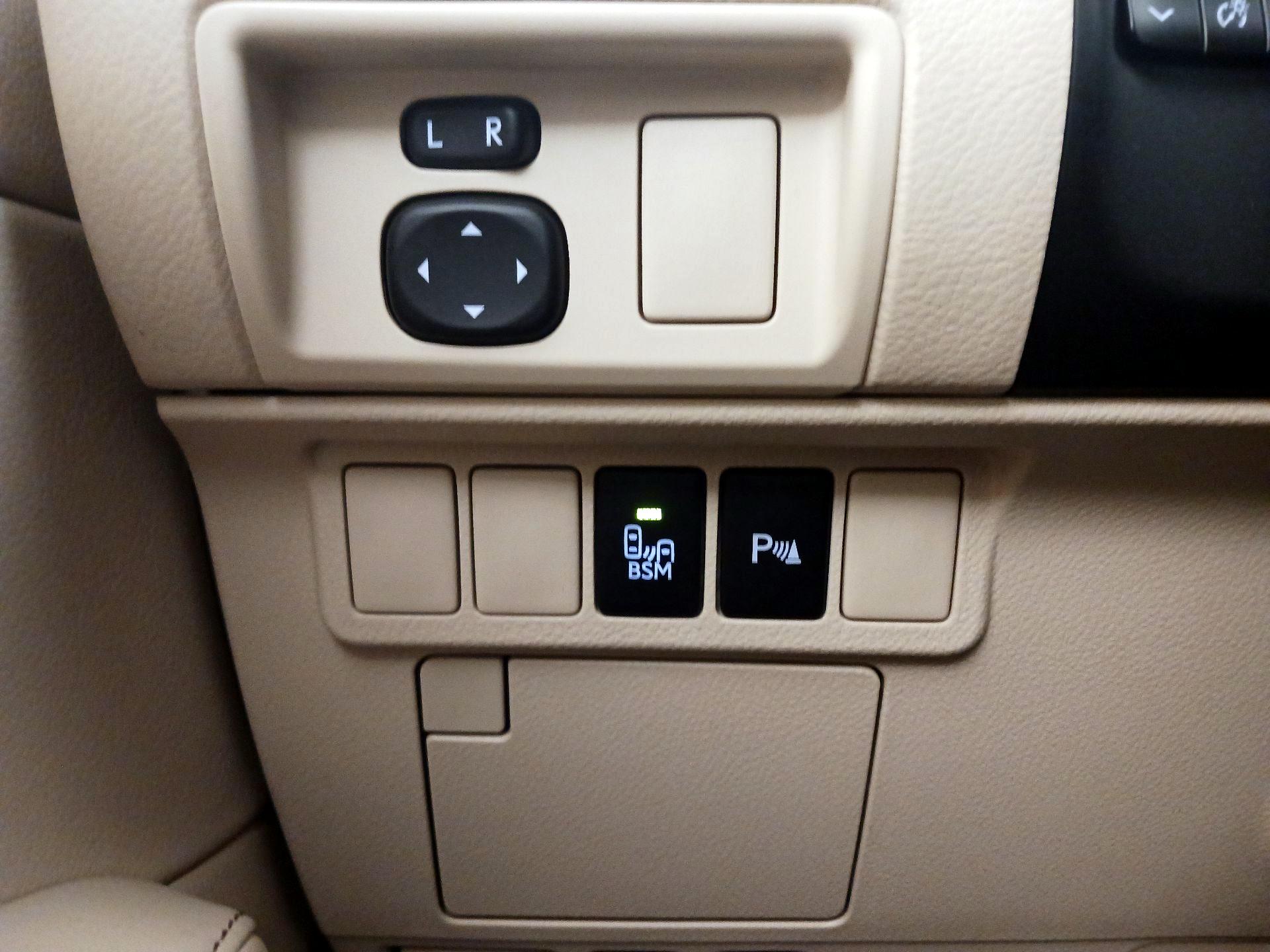 Thumbnail: 2014 Lexus ES - 13