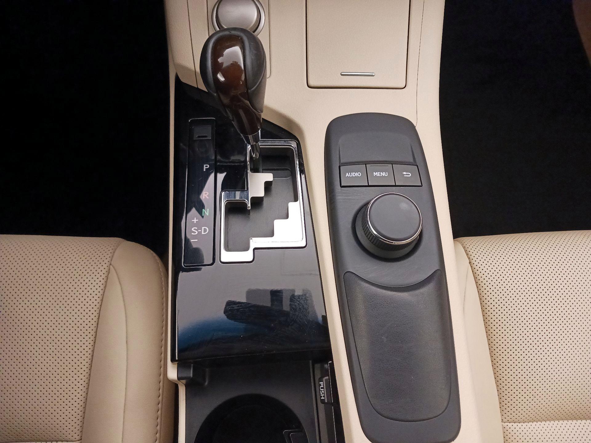 Thumbnail: 2014 Lexus ES - 17