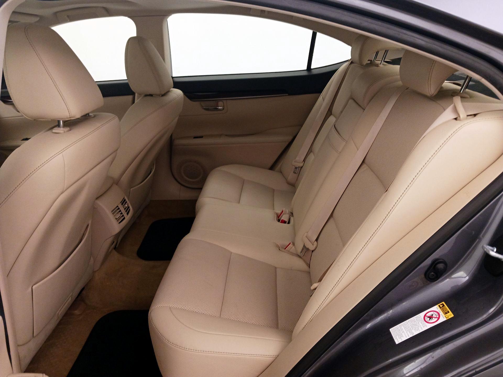 Thumbnail: 2014 Lexus ES - 20