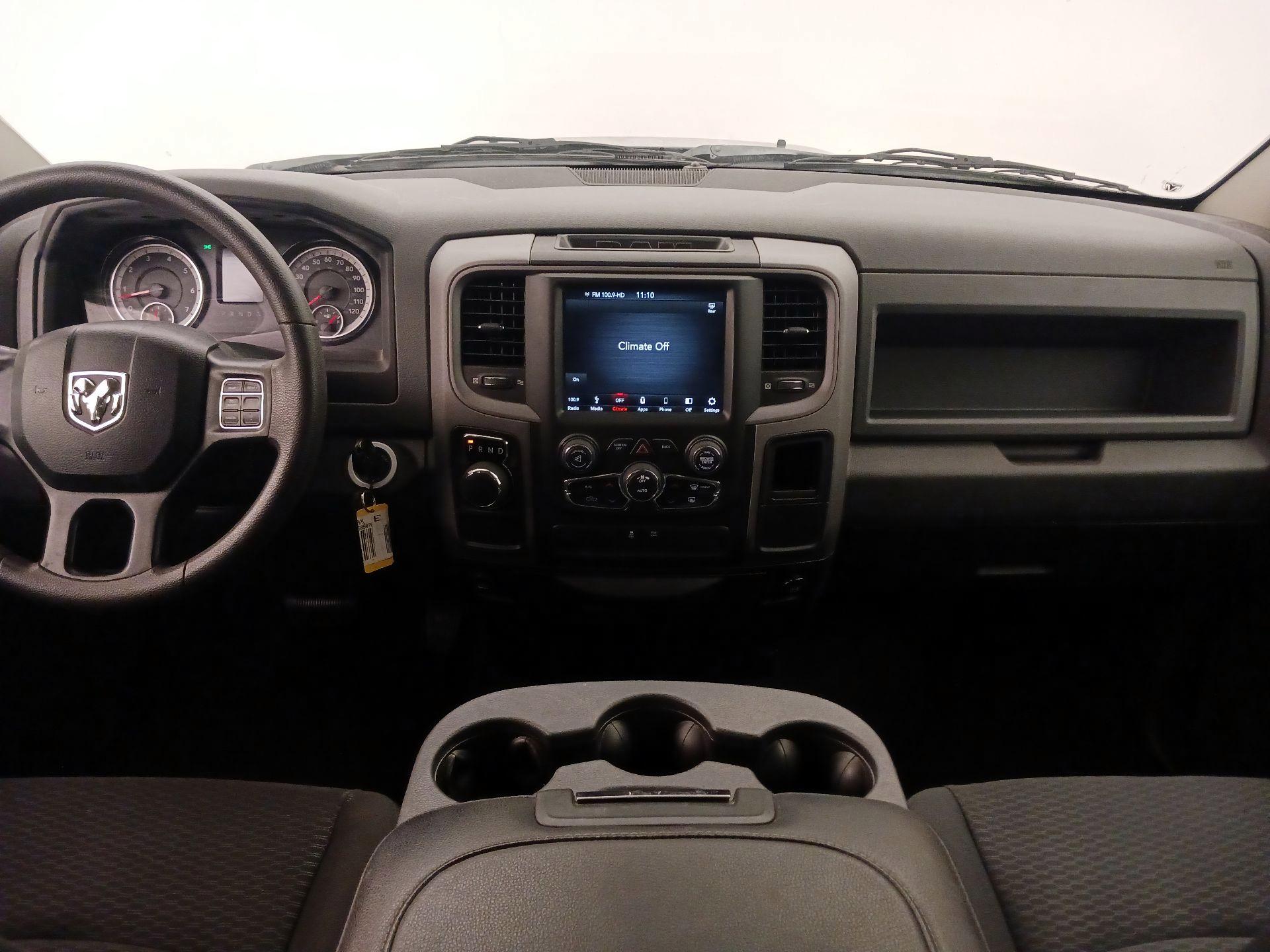 Thumbnail: 2019 RAM 1500 Classic - 9