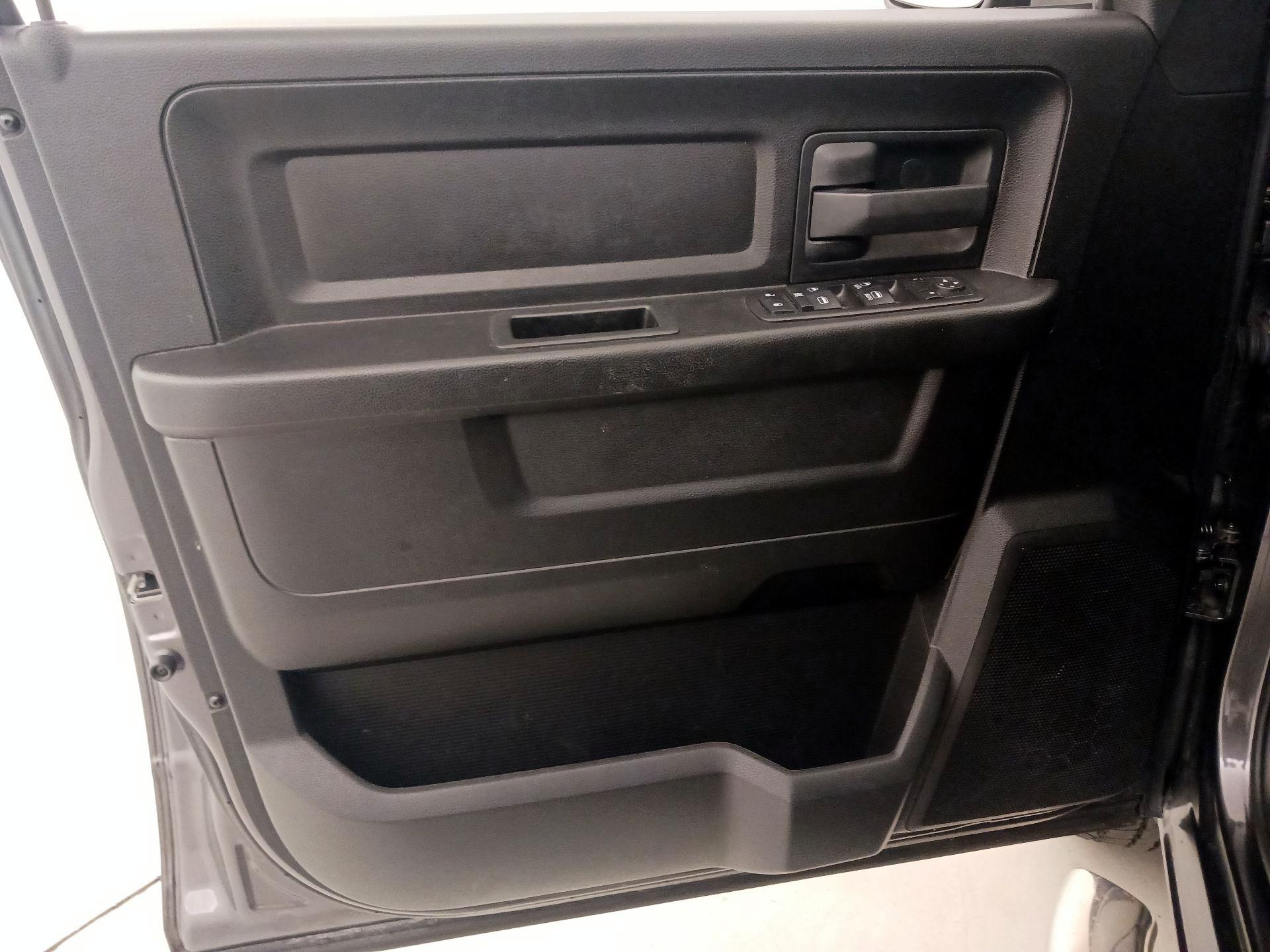 Thumbnail: 2019 RAM 1500 Classic - 12