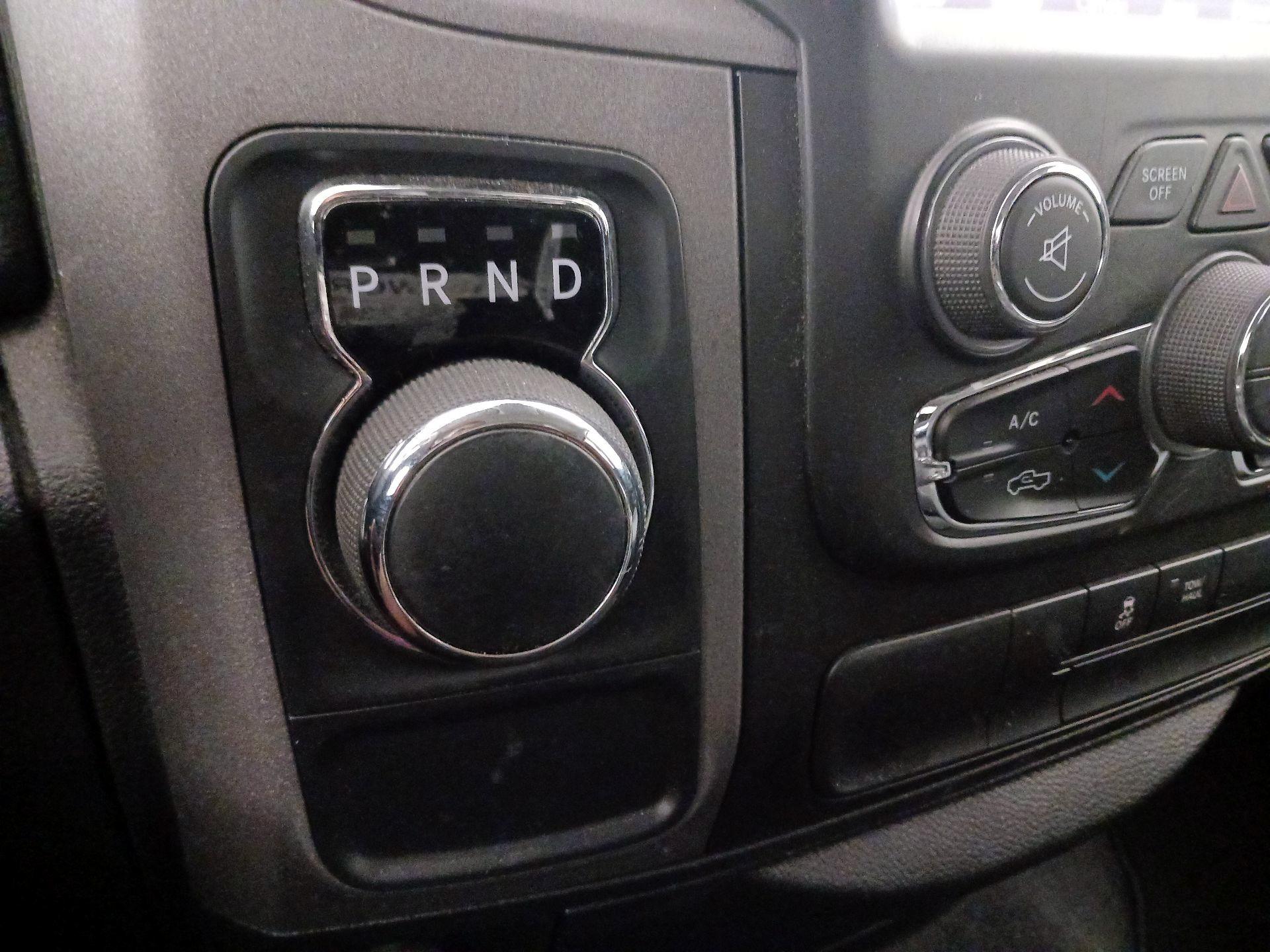 Thumbnail: 2019 RAM 1500 Classic - 17