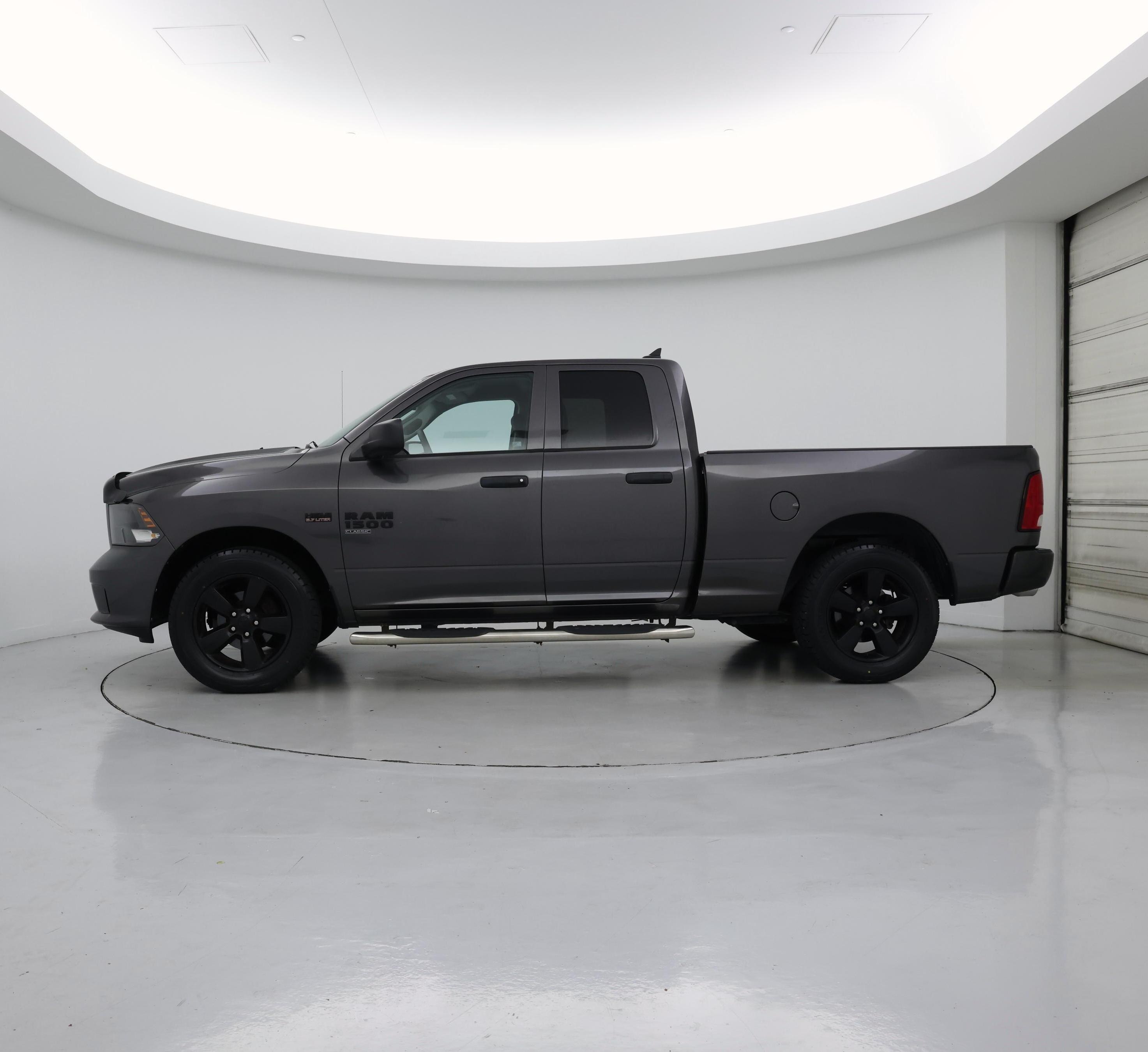 Thumbnail: 2019 RAM 1500 Classic - 3