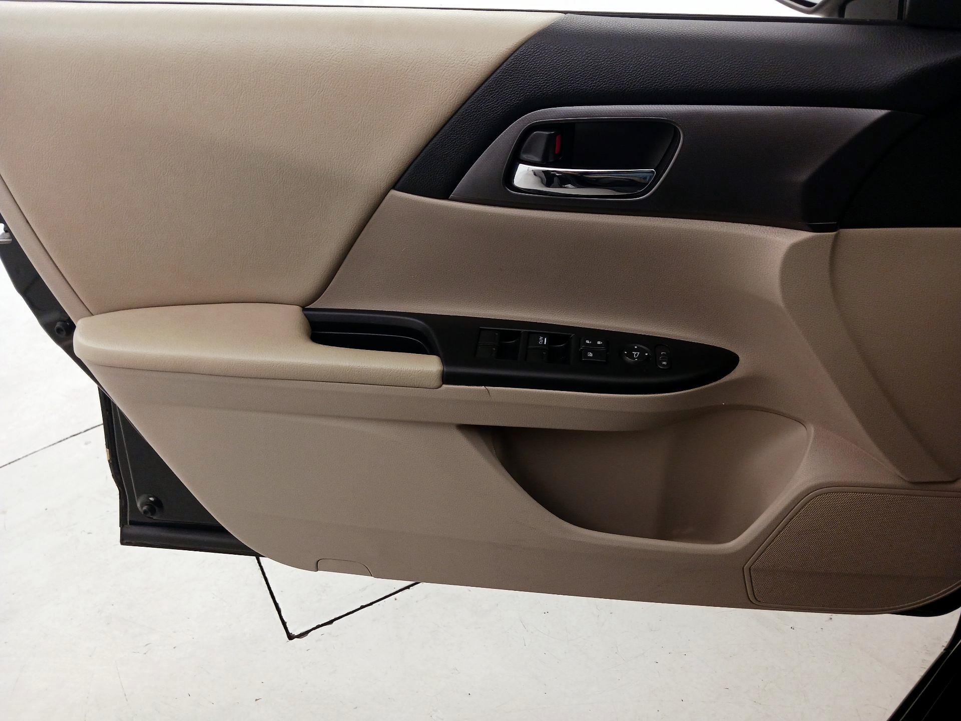 Thumbnail: 2015 Honda Accord - 12