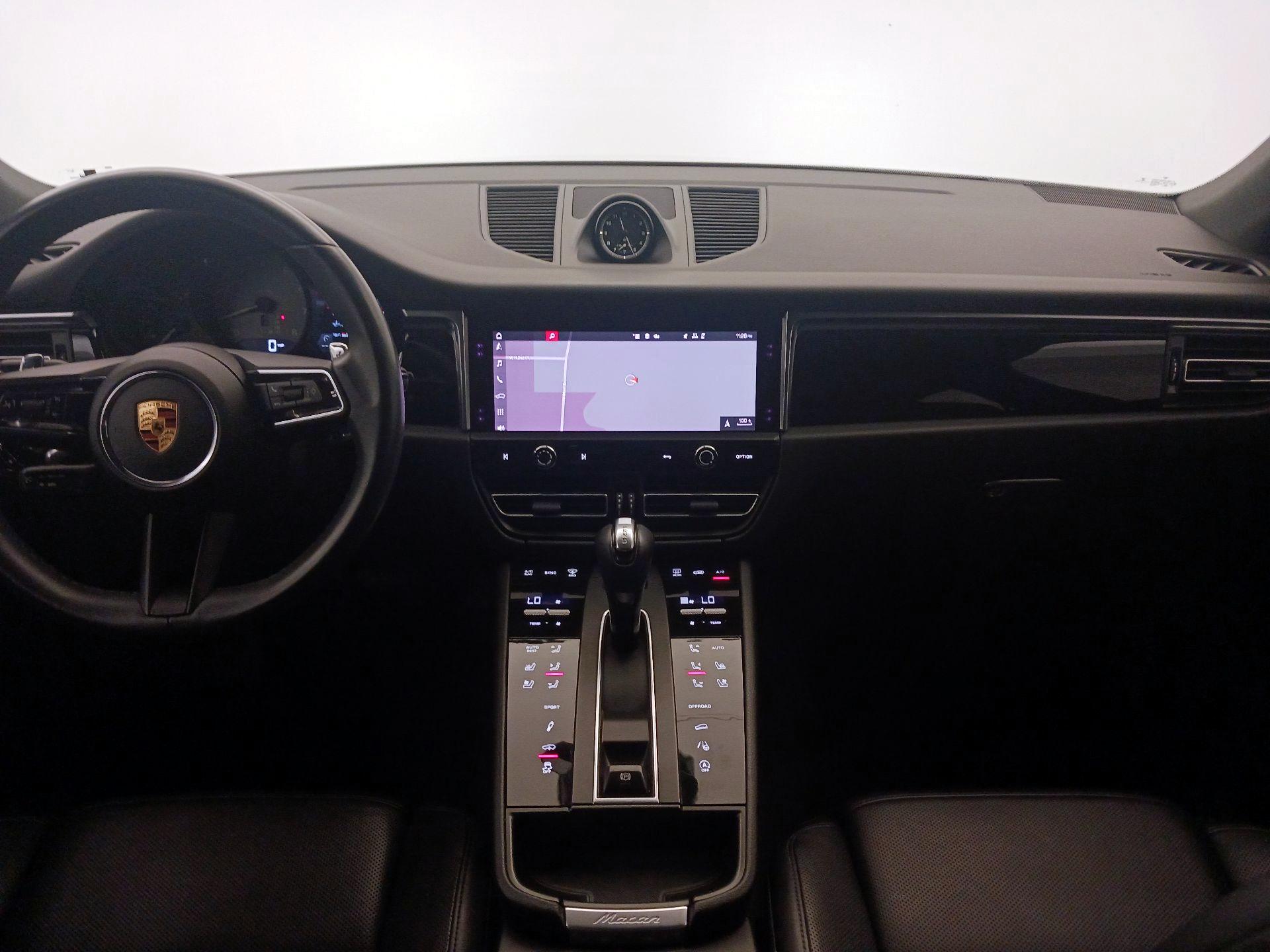 Thumbnail: 2022 Porsche Macan - 10