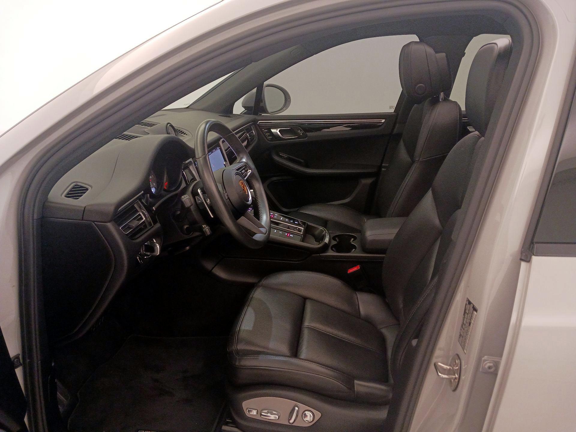 Thumbnail: 2022 Porsche Macan - 11