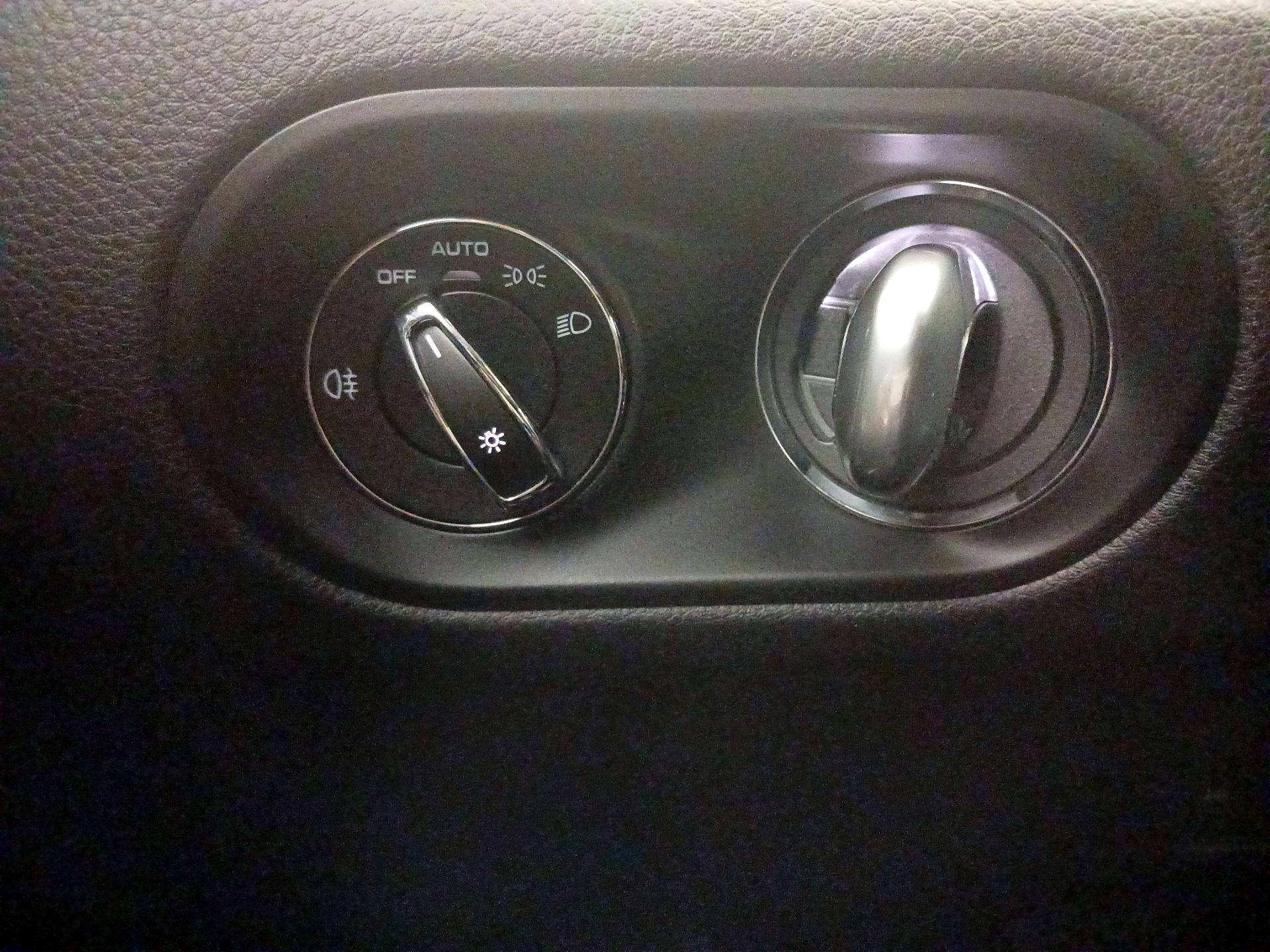 Thumbnail: 2022 Porsche Macan - 13