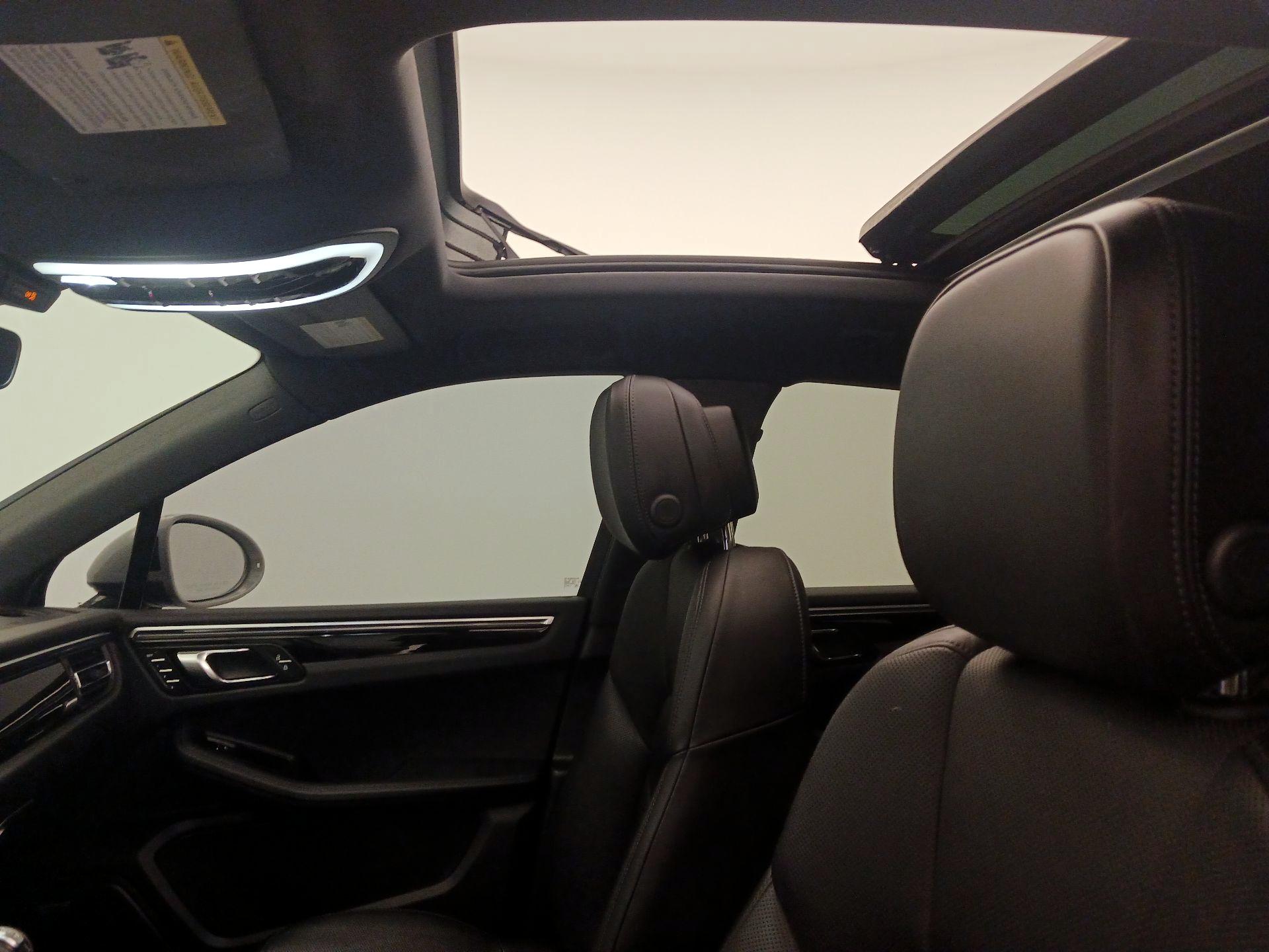 Thumbnail: 2022 Porsche Macan - 20