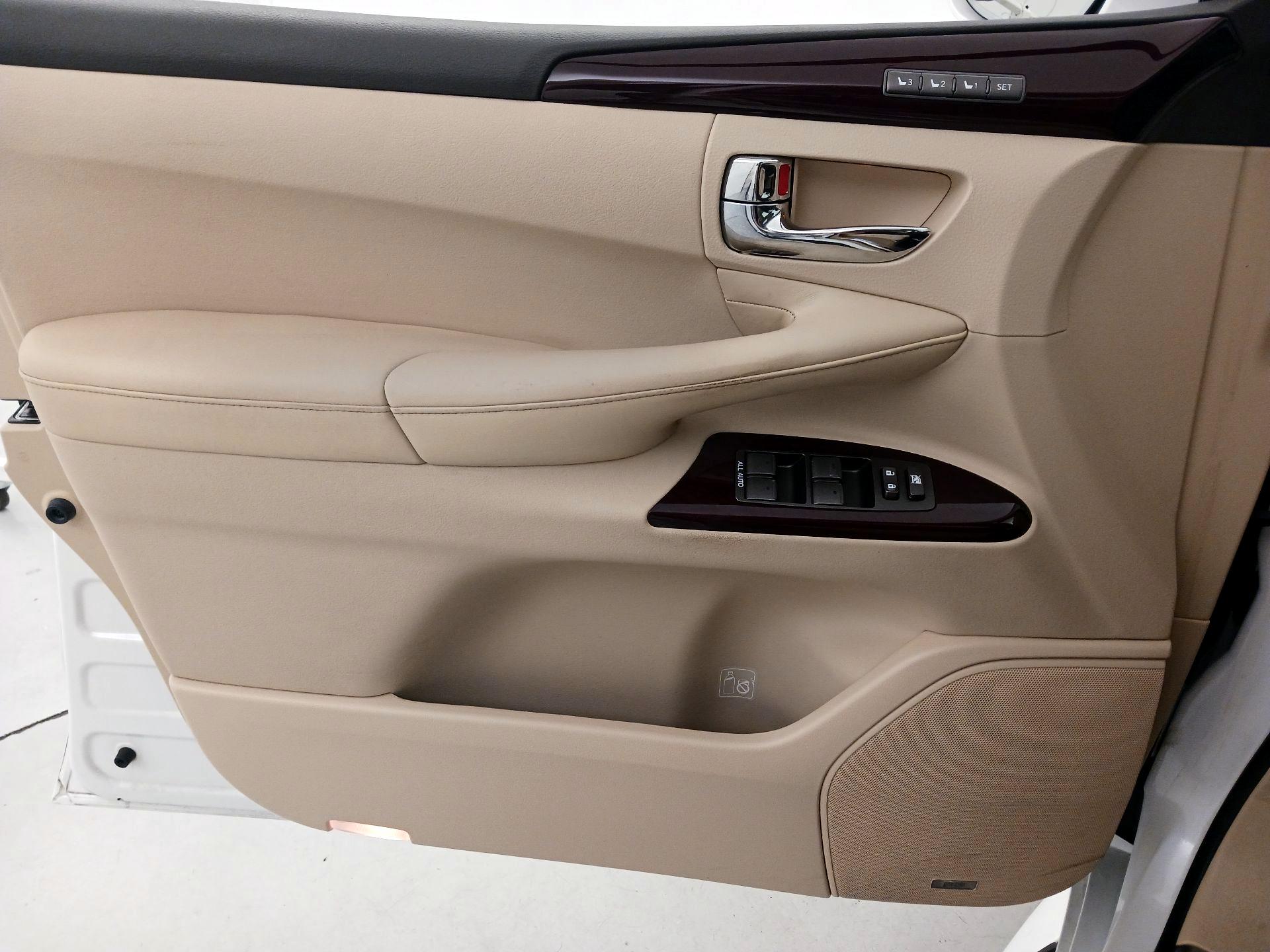 Thumbnail: 2014 Lexus LX - 12