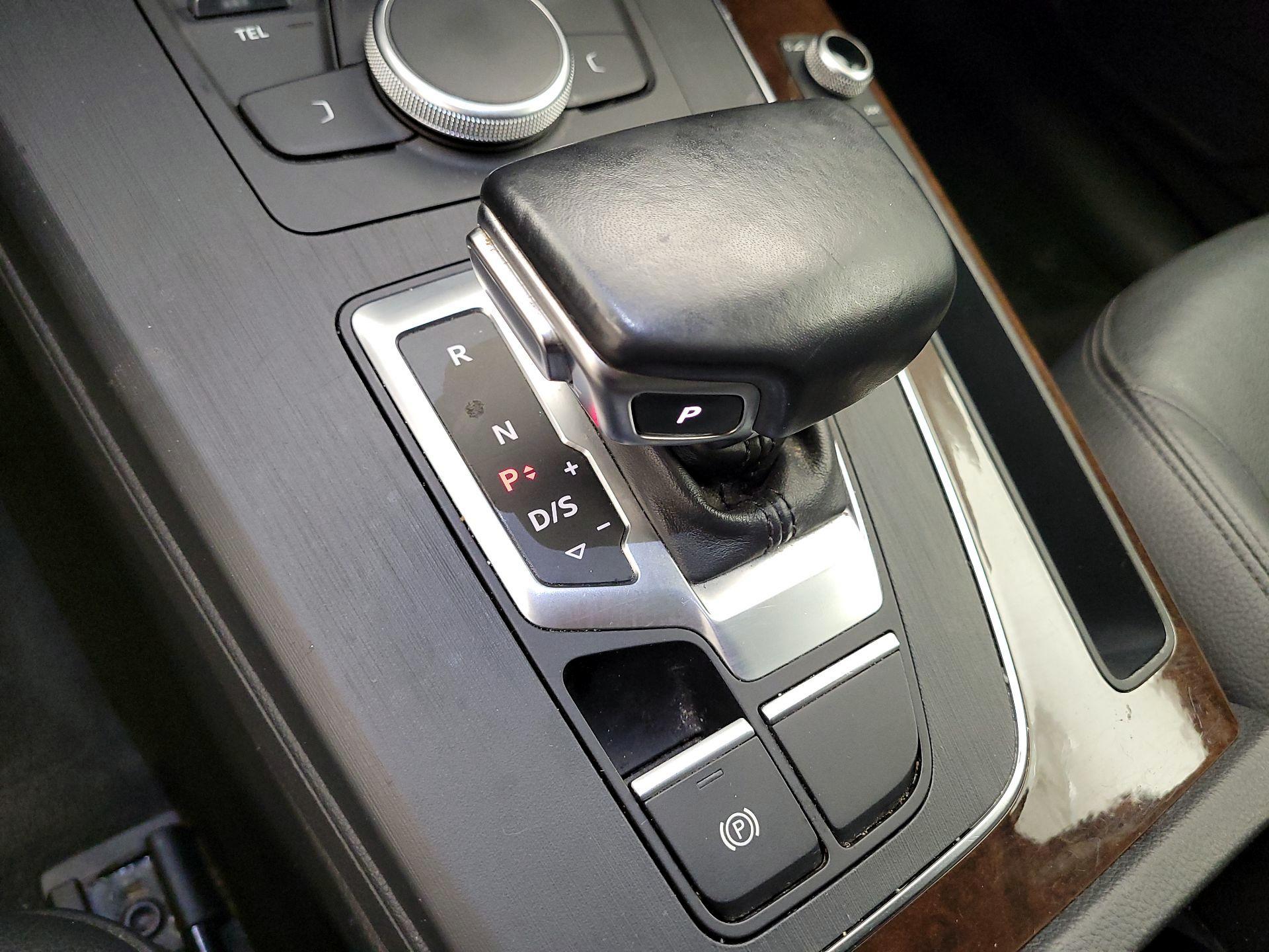 Thumbnail: 2020 Audi Q5 - 17