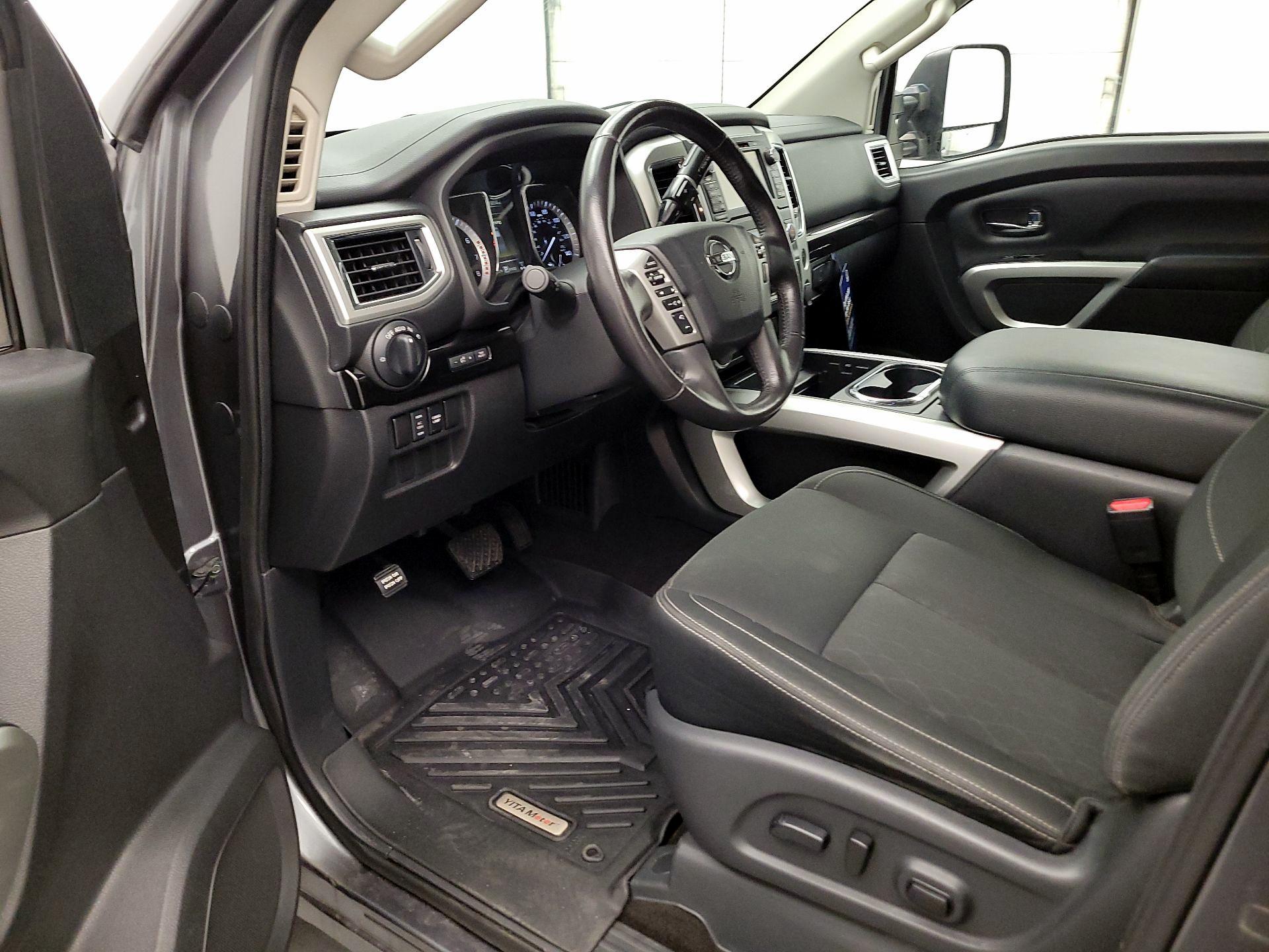 Thumbnail: 2018 Nissan Titan - 11