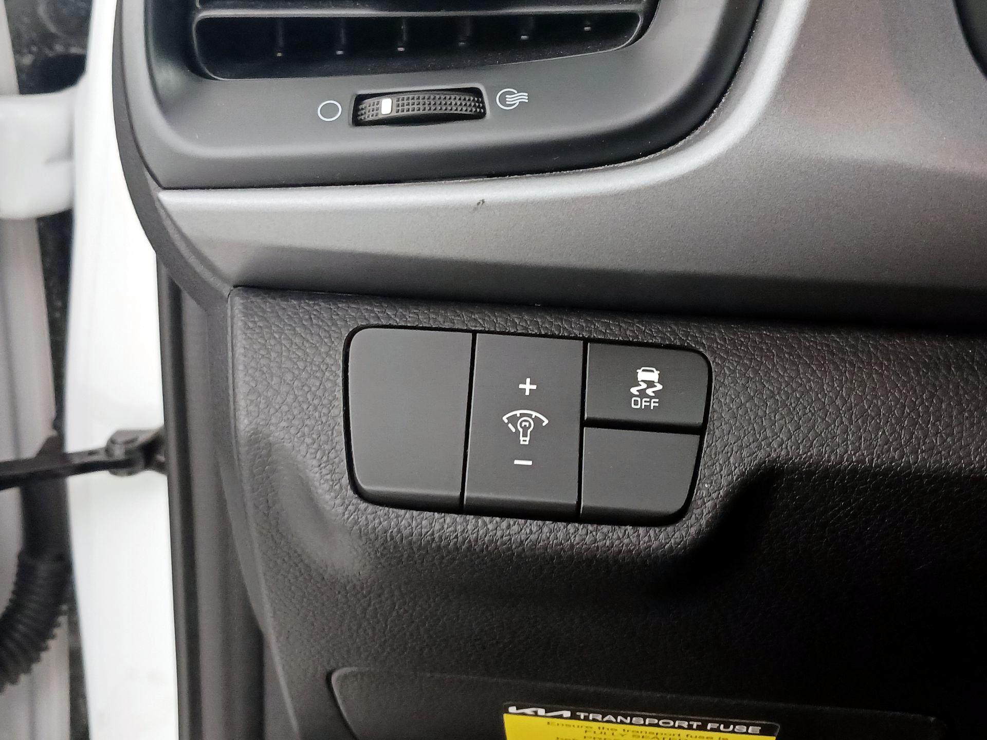 Thumbnail: 2023 Kia Rio - 13