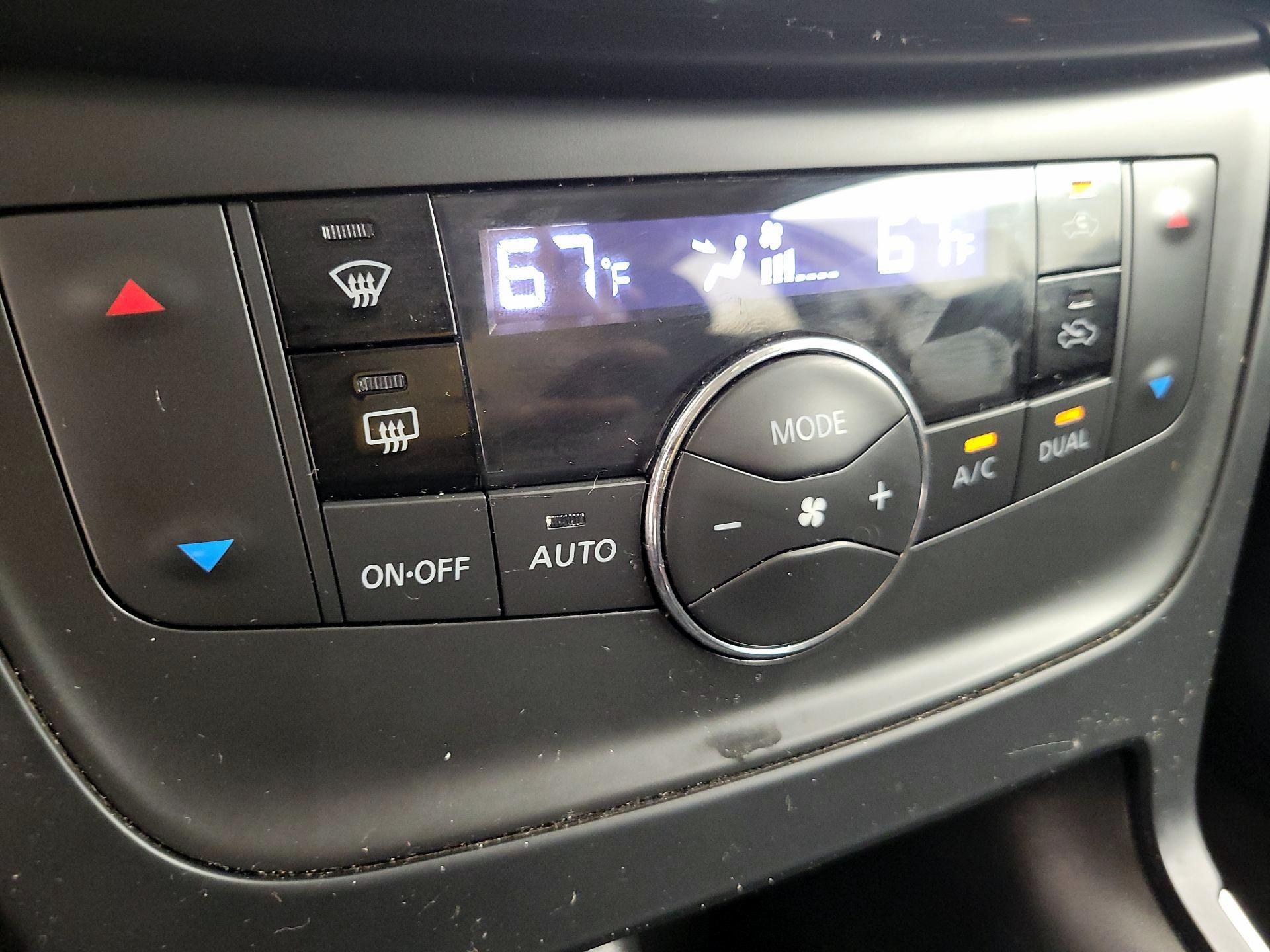 Thumbnail: 2019 Nissan Sentra - 16