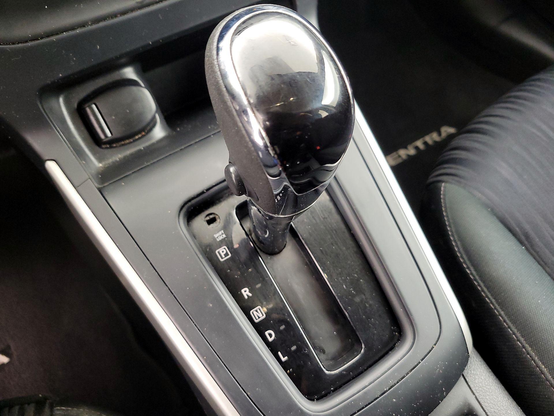 Thumbnail: 2019 Nissan Sentra - 17