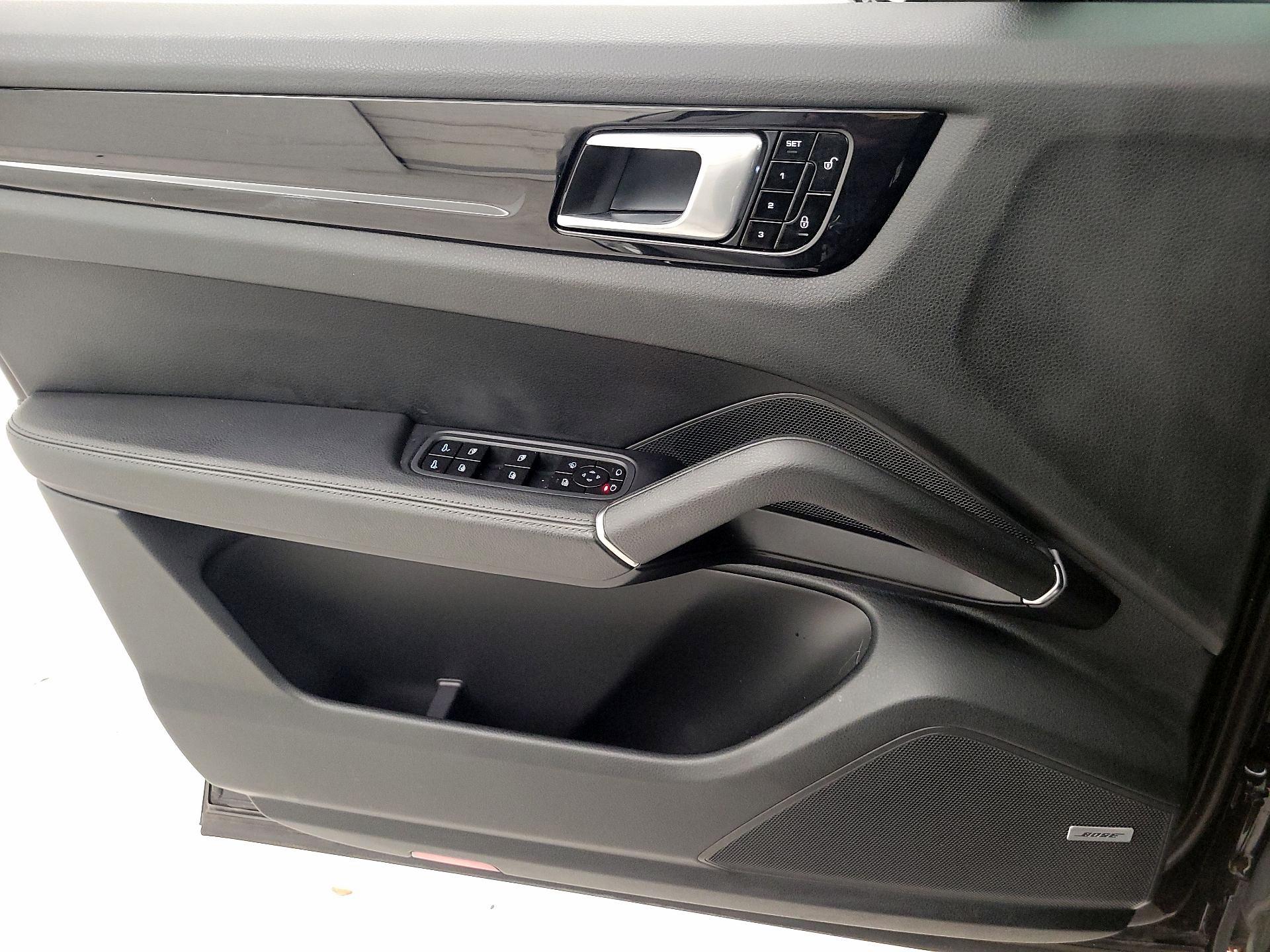 Thumbnail: 2019 Porsche Cayenne - 12