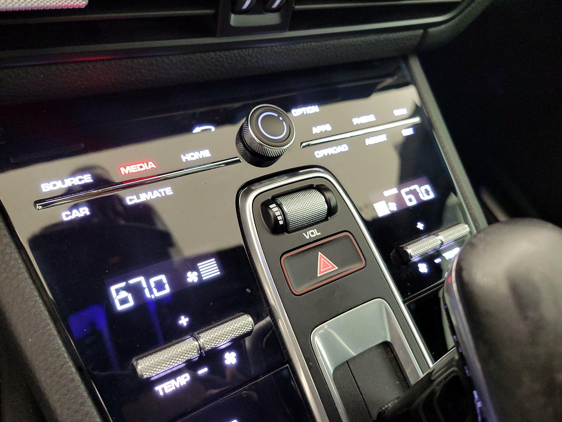 Thumbnail: 2019 Porsche Cayenne - 17