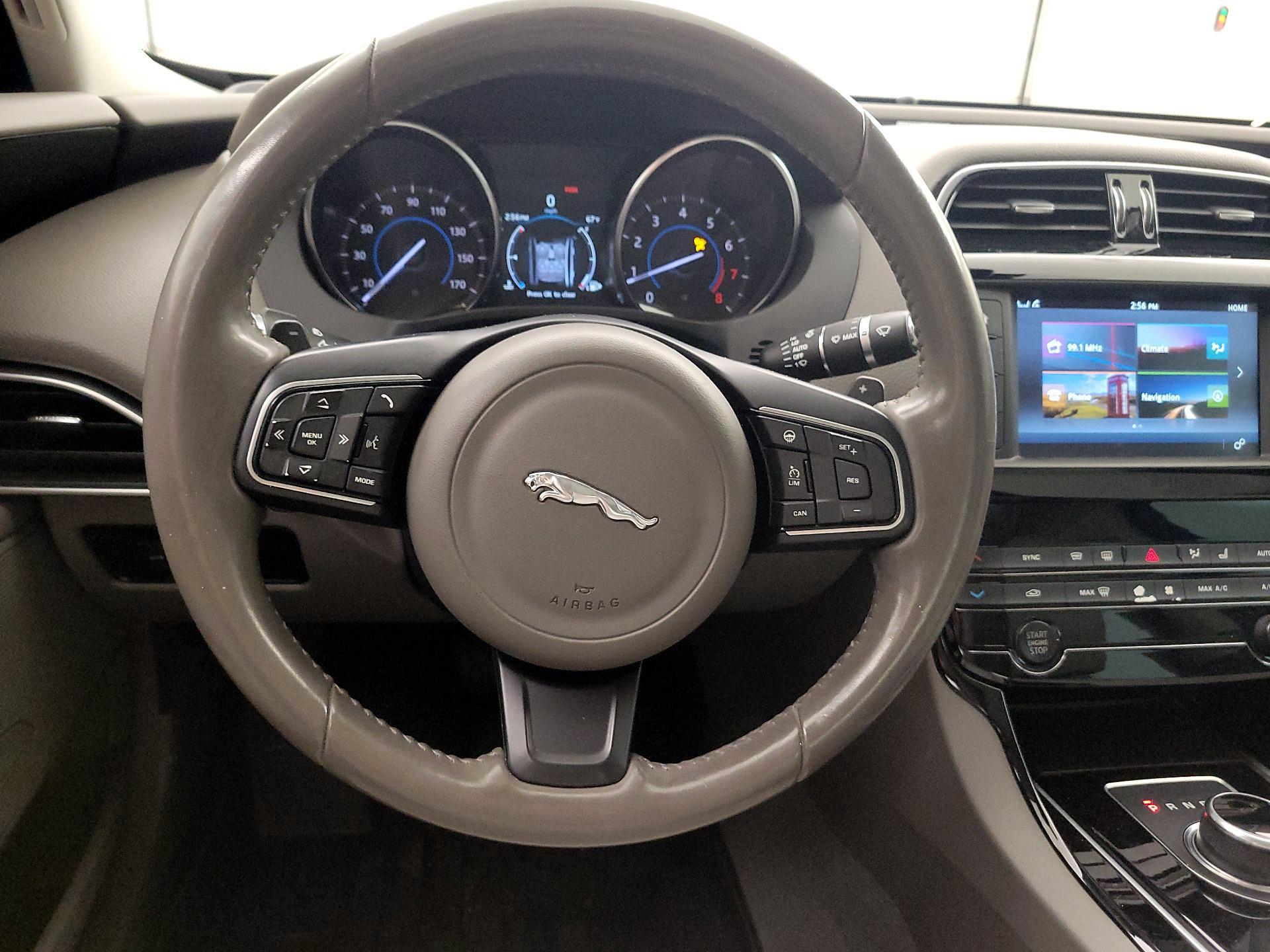 Thumbnail: 2017 Jaguar XE - 10