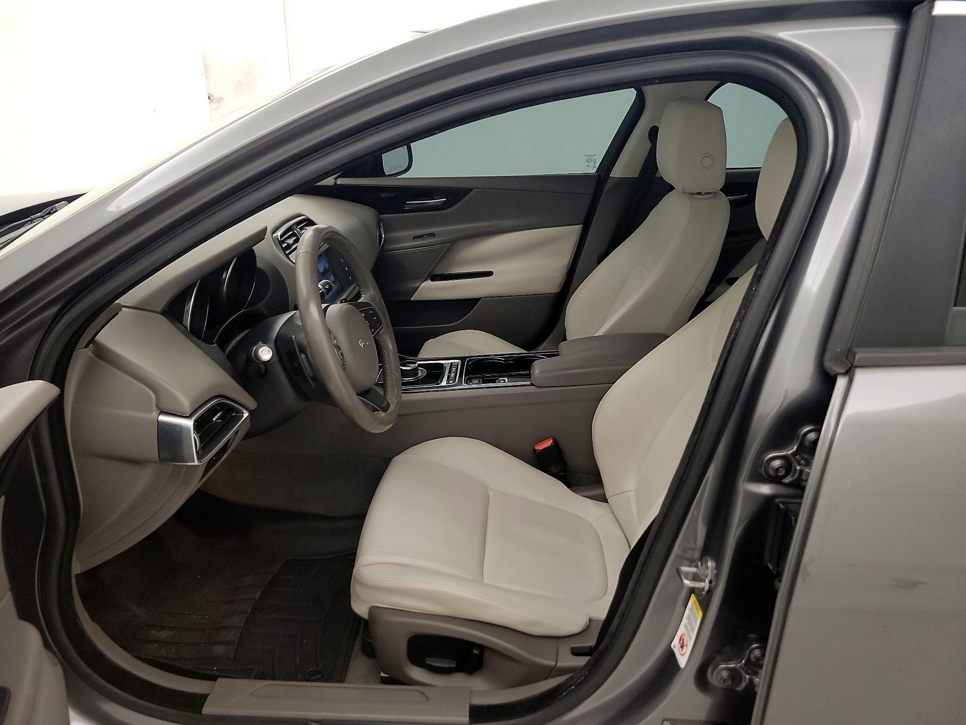 Thumbnail: 2017 Jaguar XE - 11