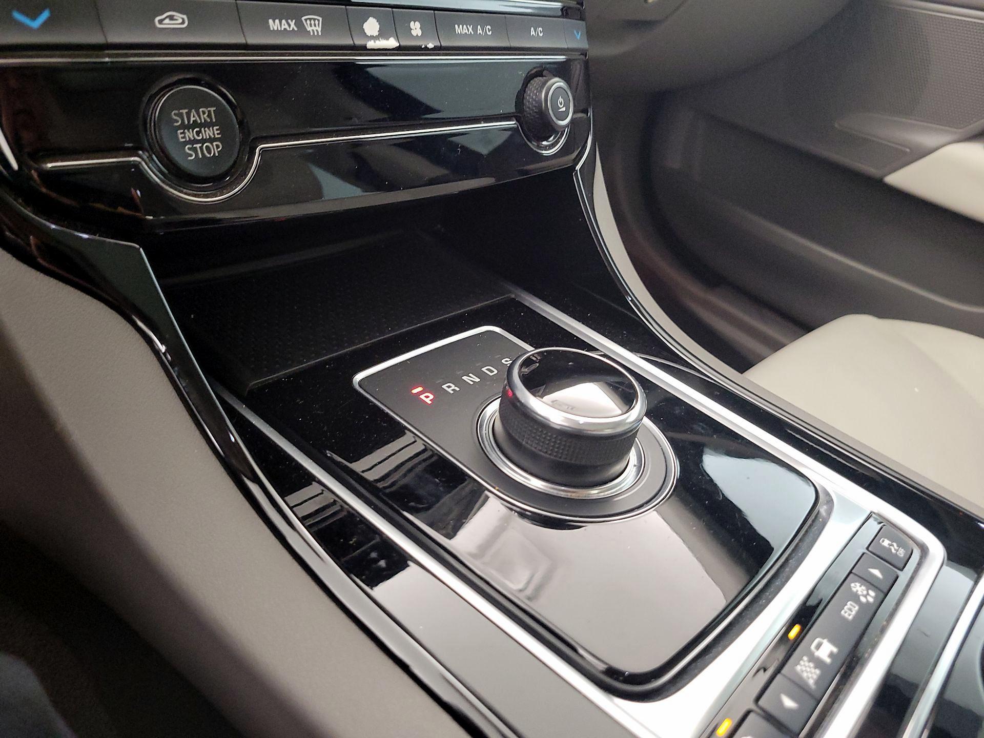 Thumbnail: 2017 Jaguar XE - 17