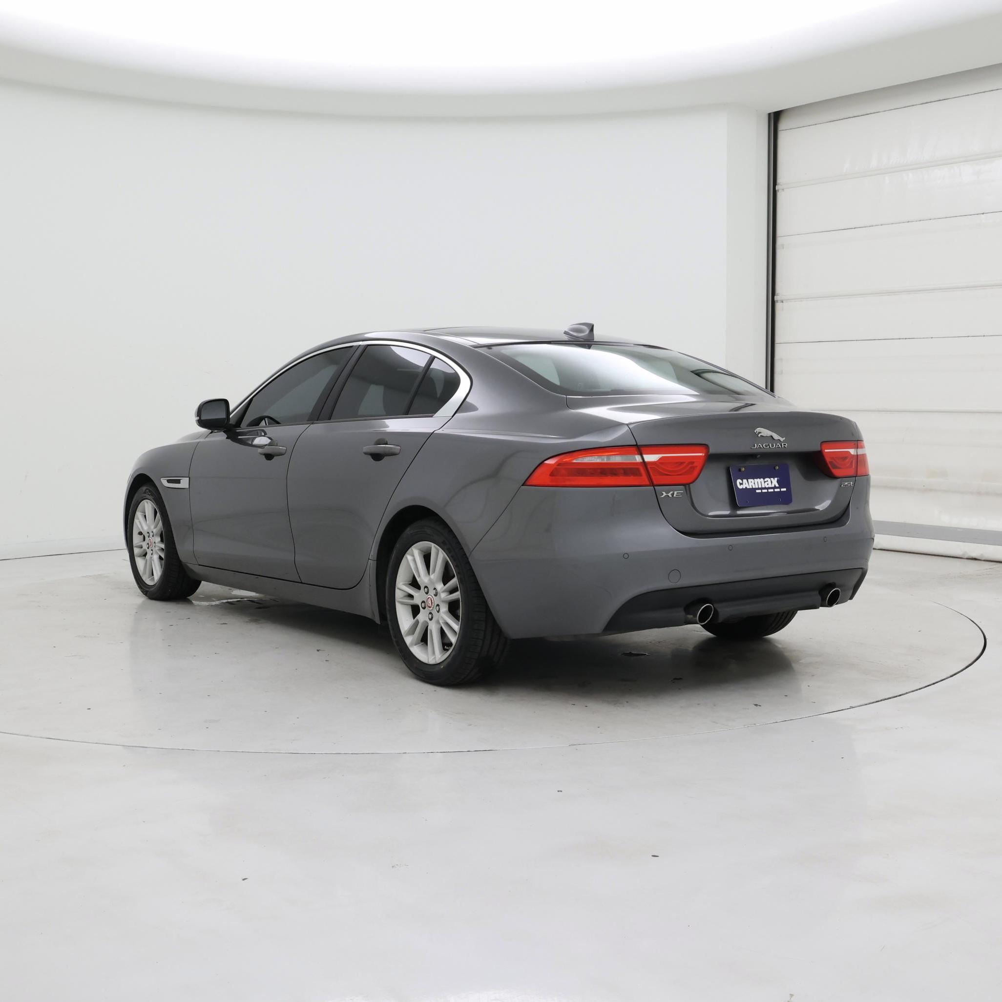 Thumbnail: 2017 Jaguar XE - 2