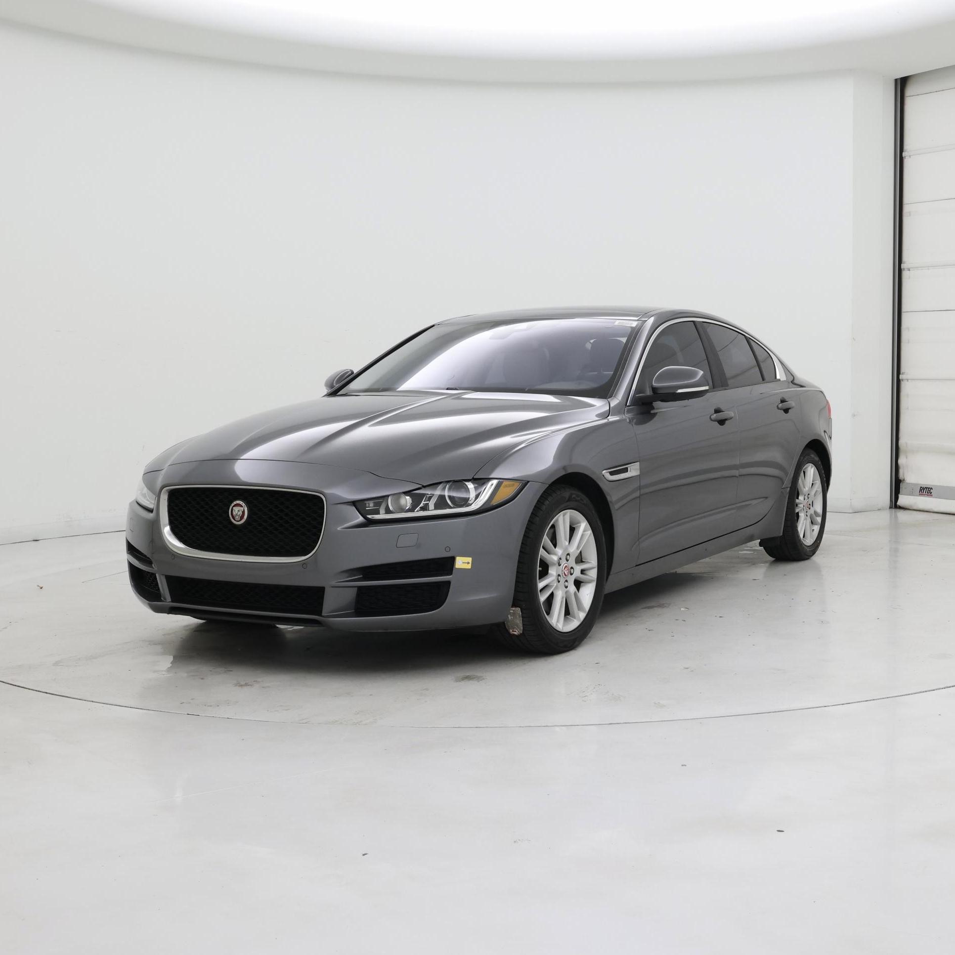 Thumbnail: 2017 Jaguar XE - 4