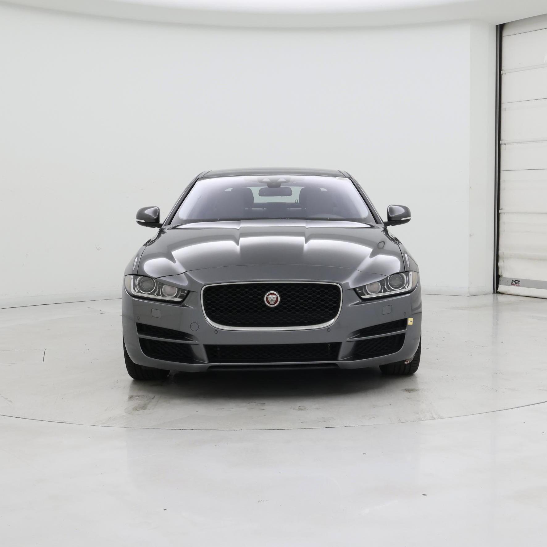 Thumbnail: 2017 Jaguar XE - 5