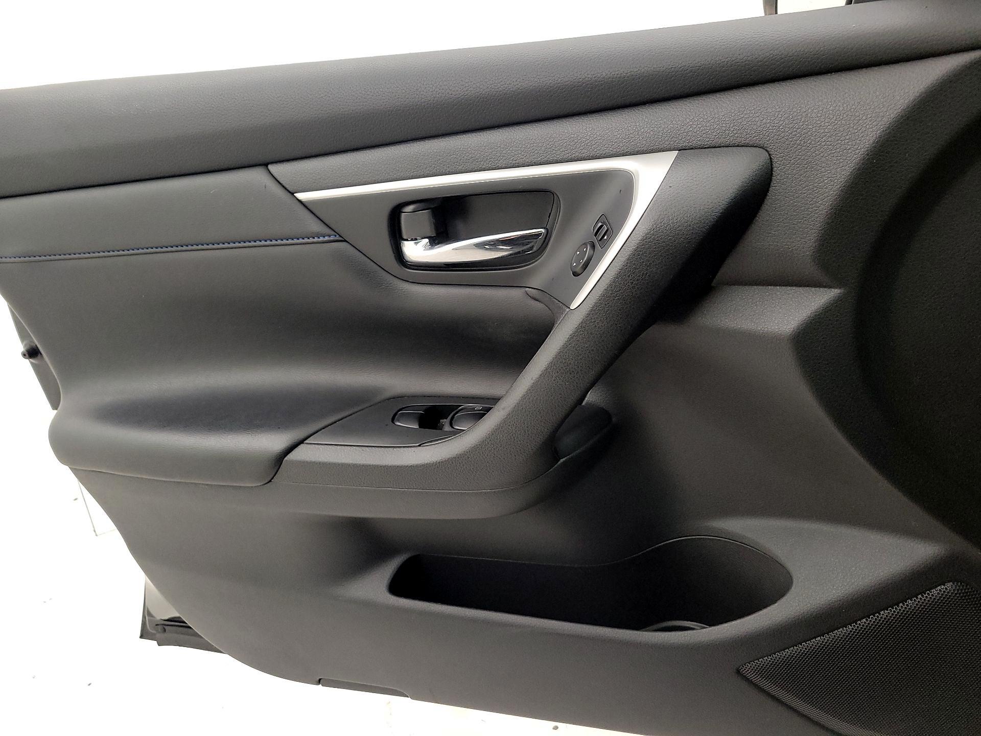 Thumbnail: 2018 Nissan Altima - 12