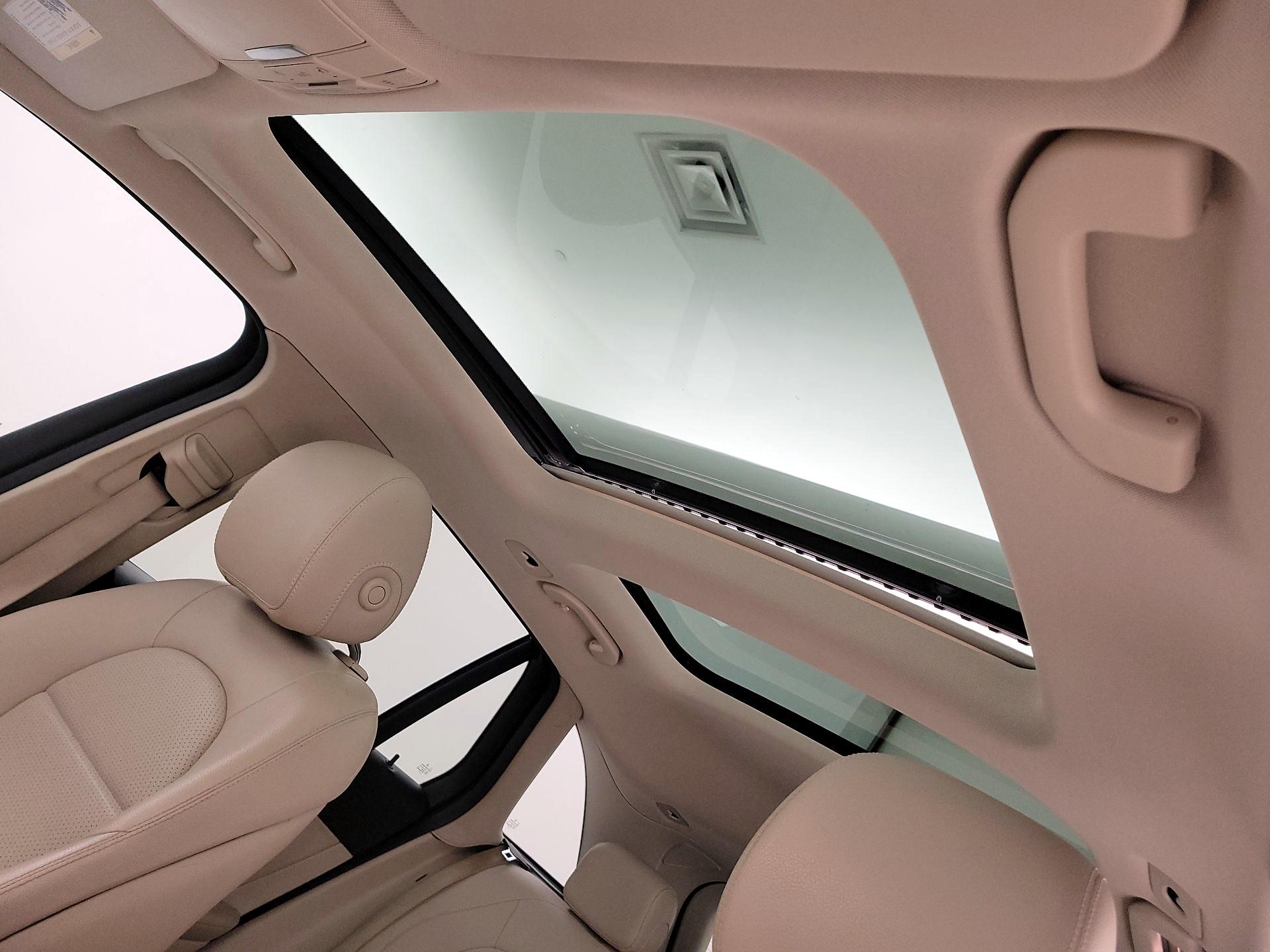 Thumbnail: 2019 Mercedes-Benz GLC - 19