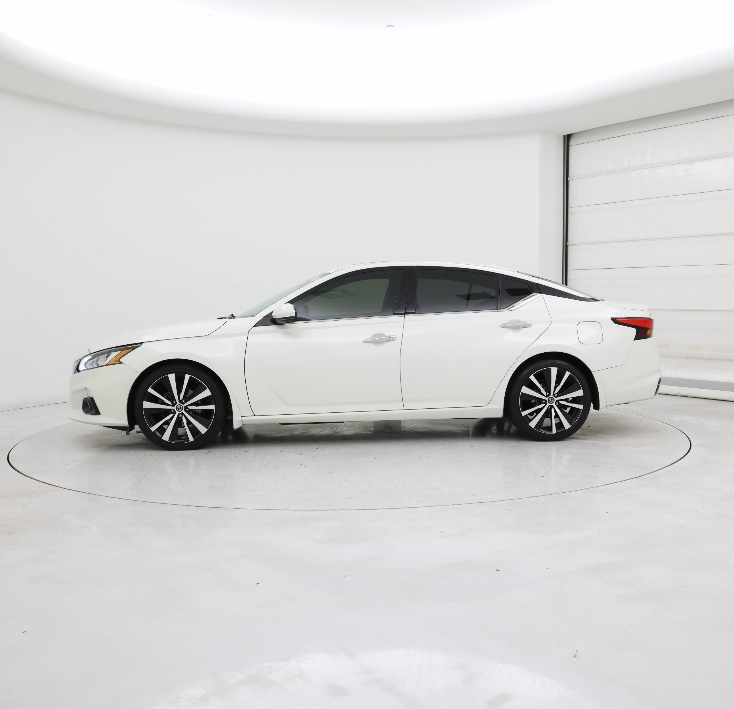 Thumbnail: 2020 Nissan Altima - 3