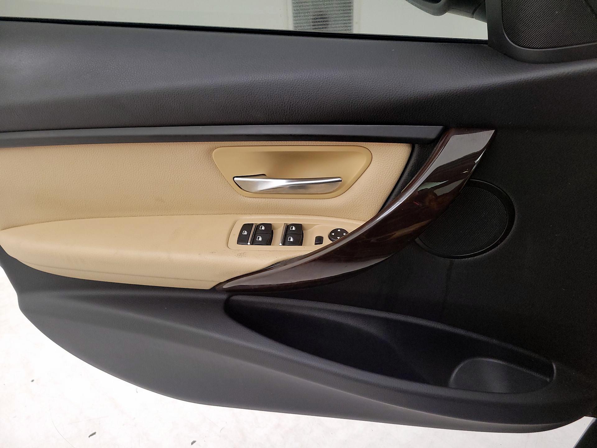 Thumbnail: 2017 BMW 3 Series - 12