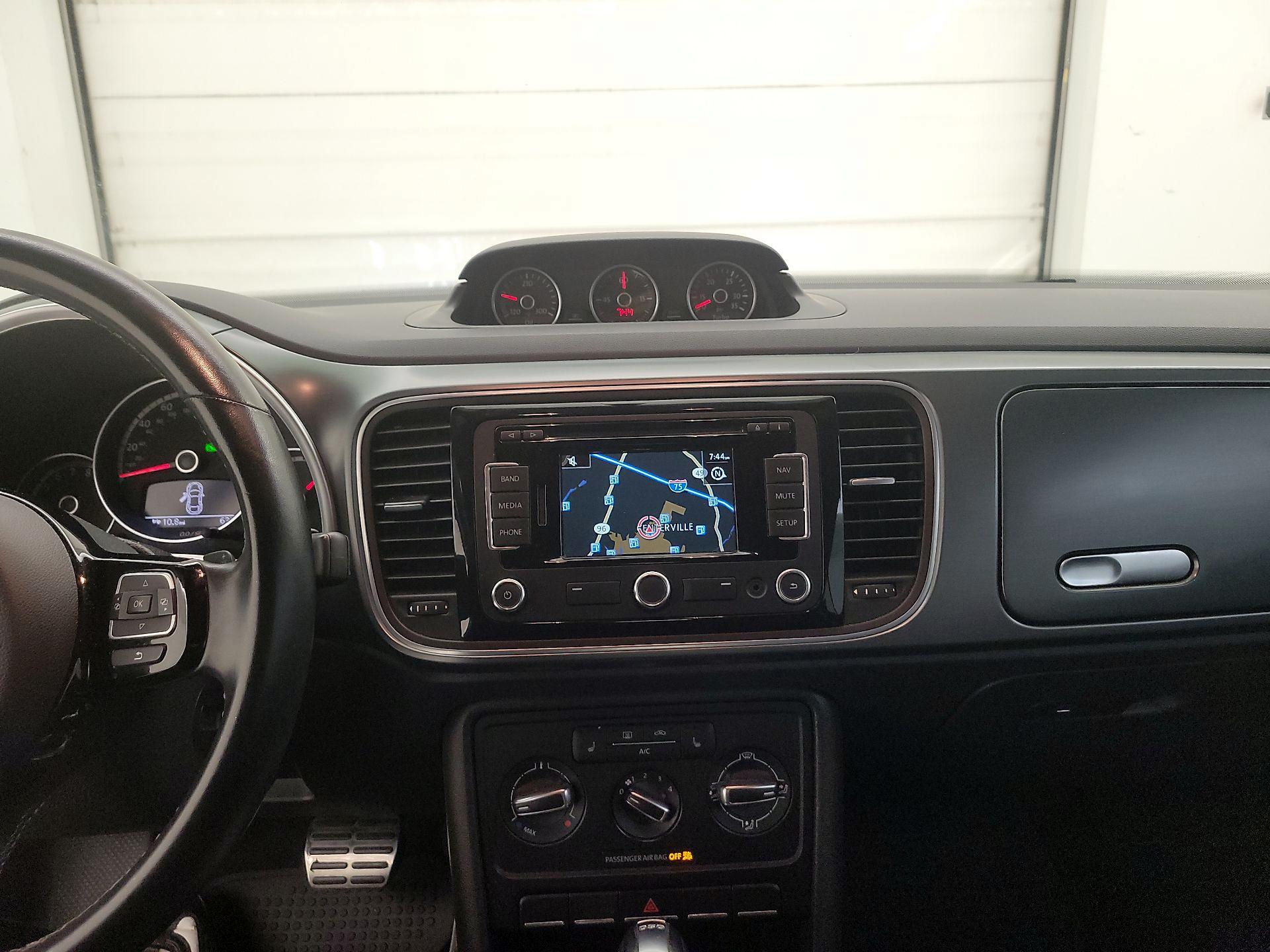 Thumbnail: 2014 Volkswagen Beetle - 9